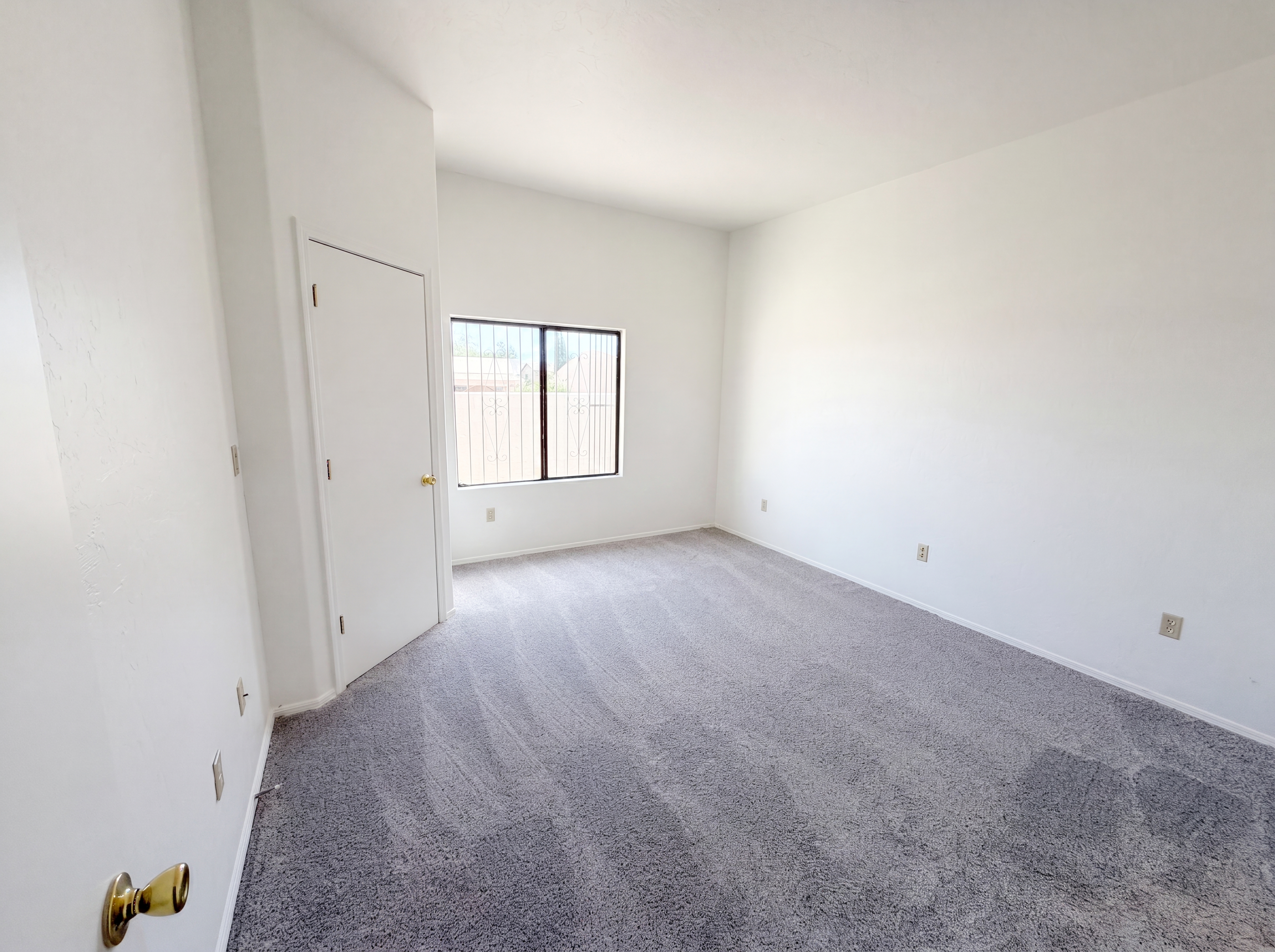 Photo 4 of 18 of 7855 E Roget Dr, Tucson, AZ