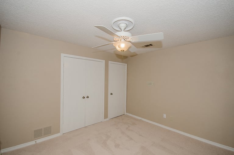 Photo 20 of 28 - 6436 Genstar Ln, Dallas, TX 75252