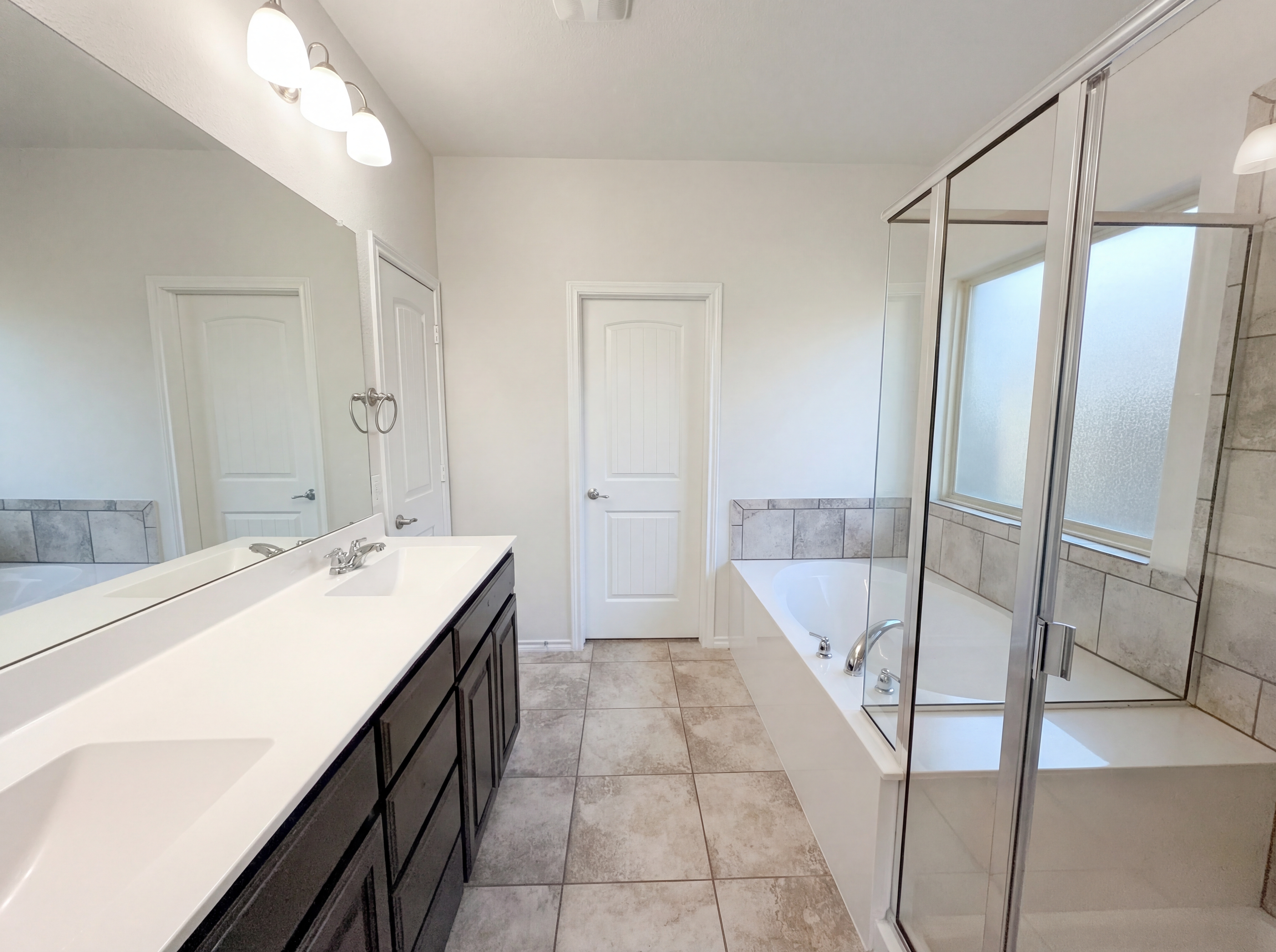 Photo 6 of 32 of 13824 Langston Lake Dr, Fort Worth, TX