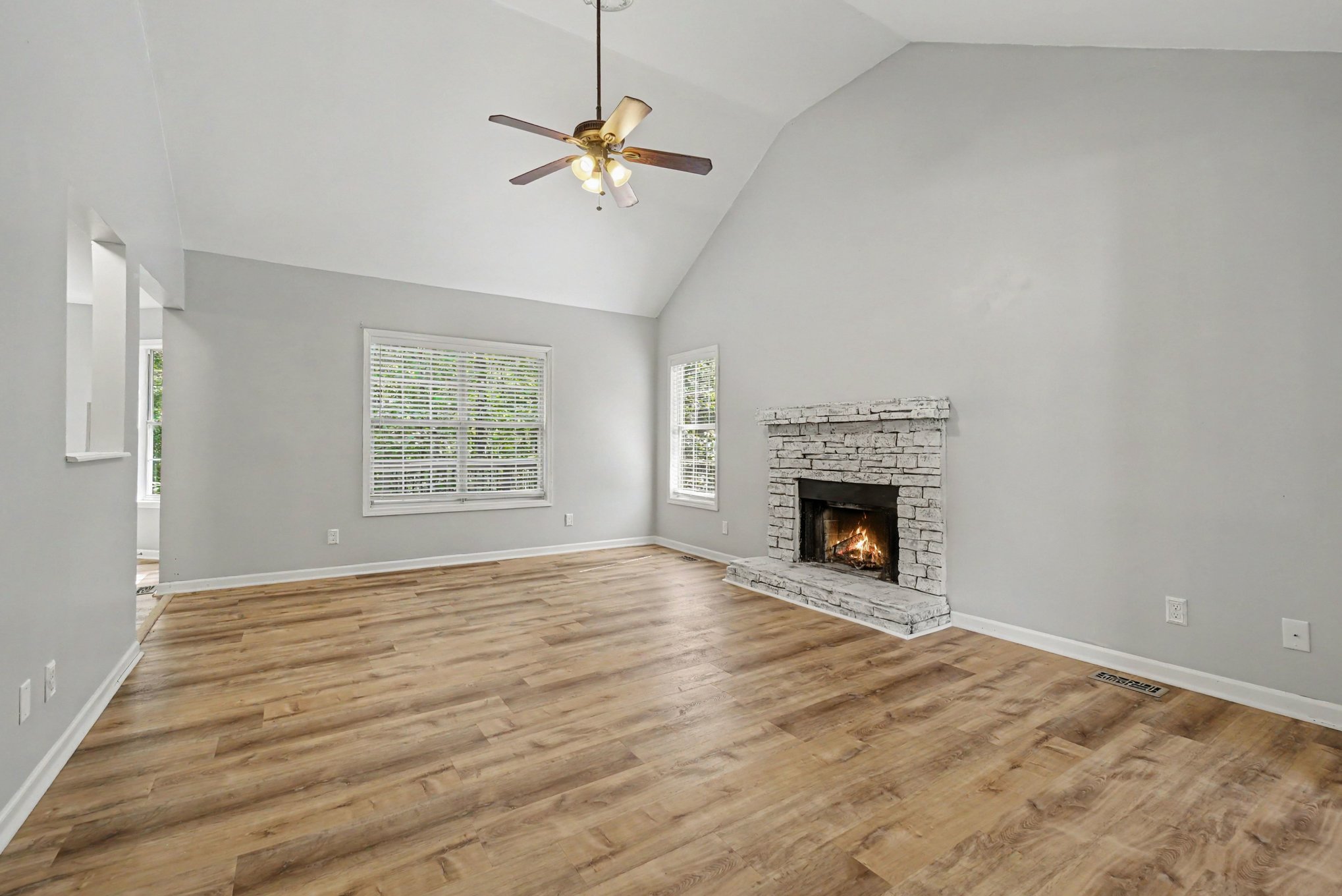 Photo 3 of 18 of 402 Eileen Cir, Canton, GA