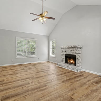 Property photo 3 of 402 Eileen Cir