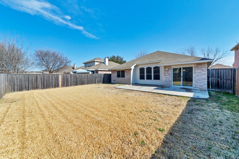 Photo 27 of 27 - 645 Babbling Brook Dr, Saginaw, TX 76179