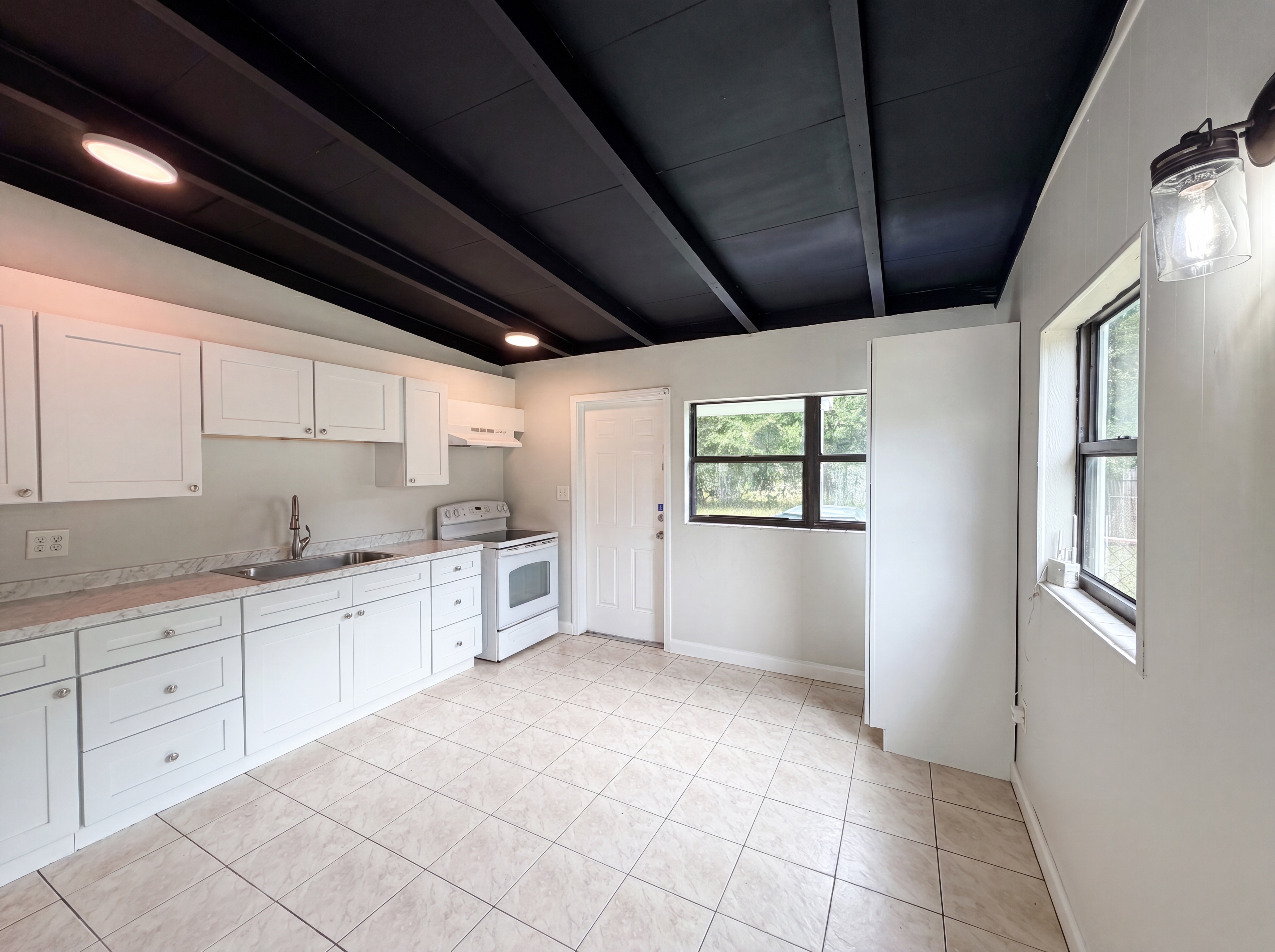Photo 13 of 19 of 917 Golden Rule Ct N, Lakeland, FL