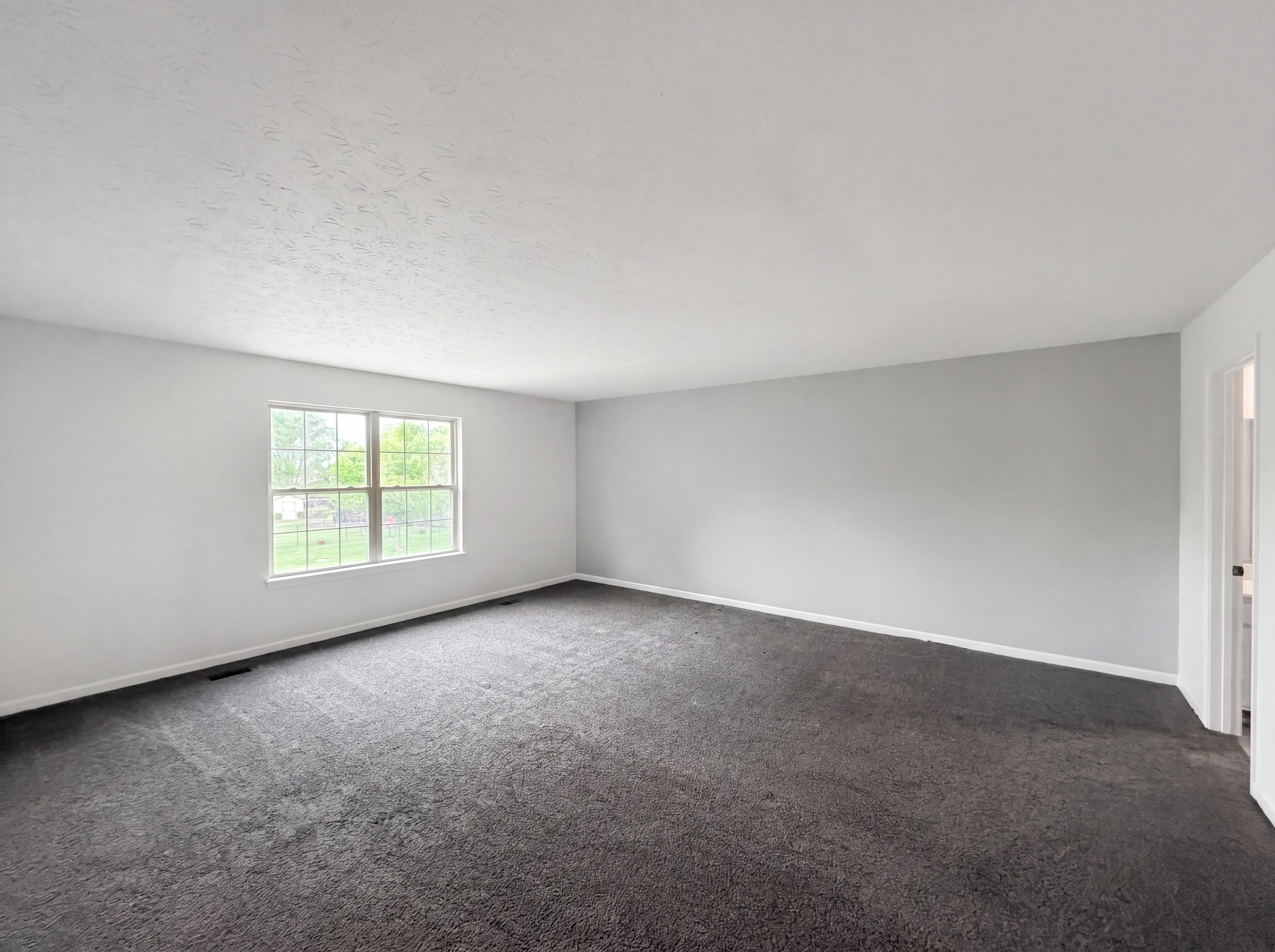 Photo 4 of 21 of 1947 Breman Ln, Indianapolis, IN