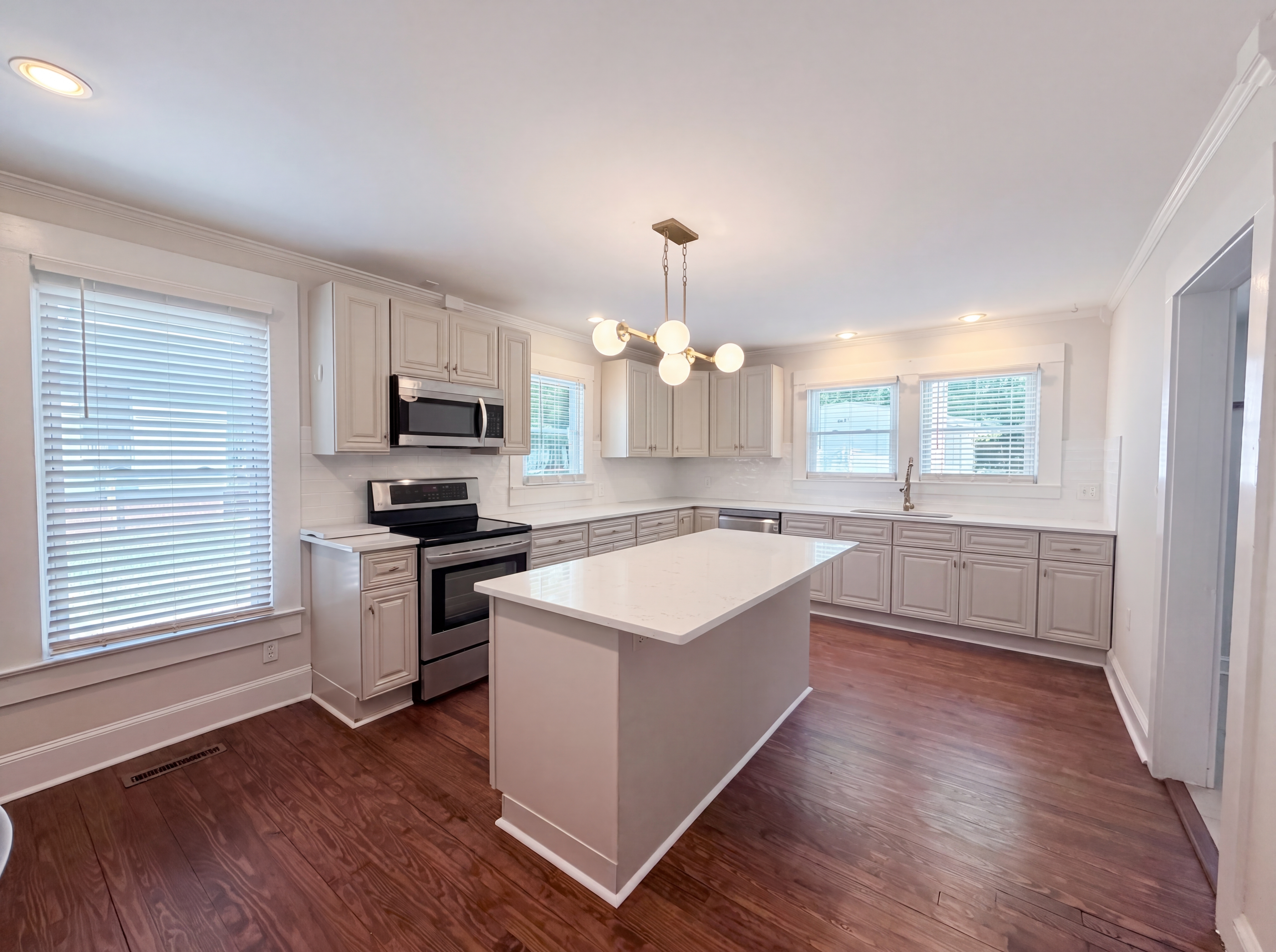 Photo 2 of 19 of 329 W McLelland Ave, Mooresville, NC