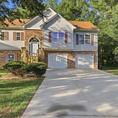 Property photo 1 of 117 E Woodland Mnr