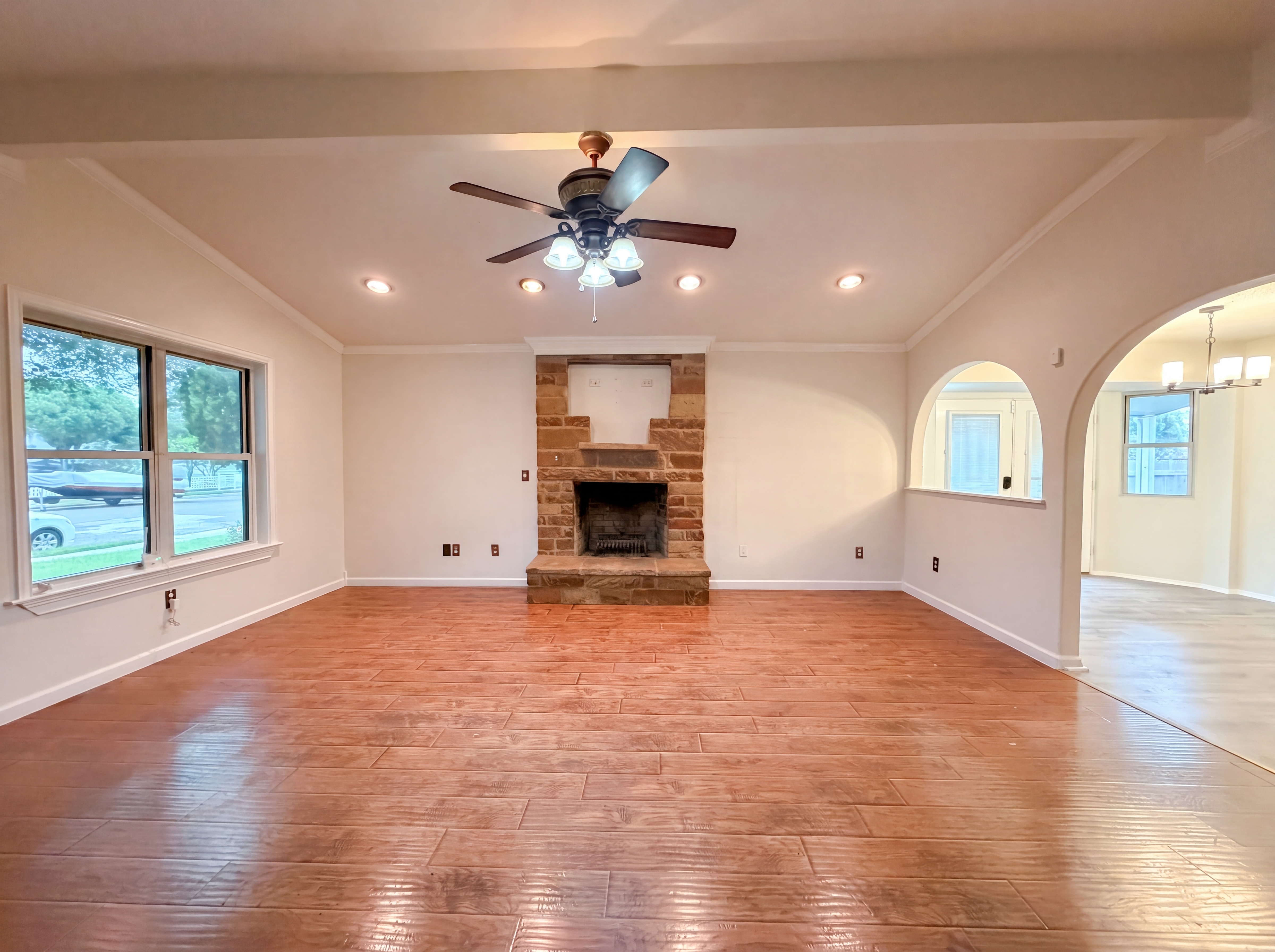 Photo 8 of 18 of 203 W Hogan Dr, Copperas Cove, TX