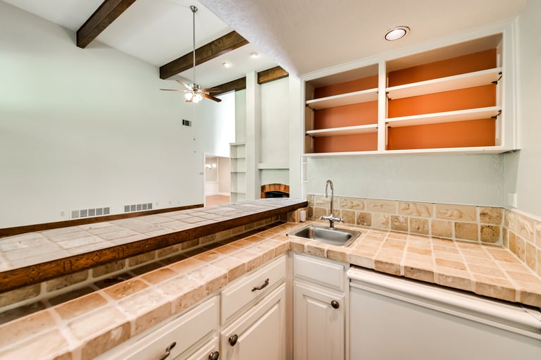 Photo 12 of 30 - 903 Portofino Dr, Arlington, TX 76012