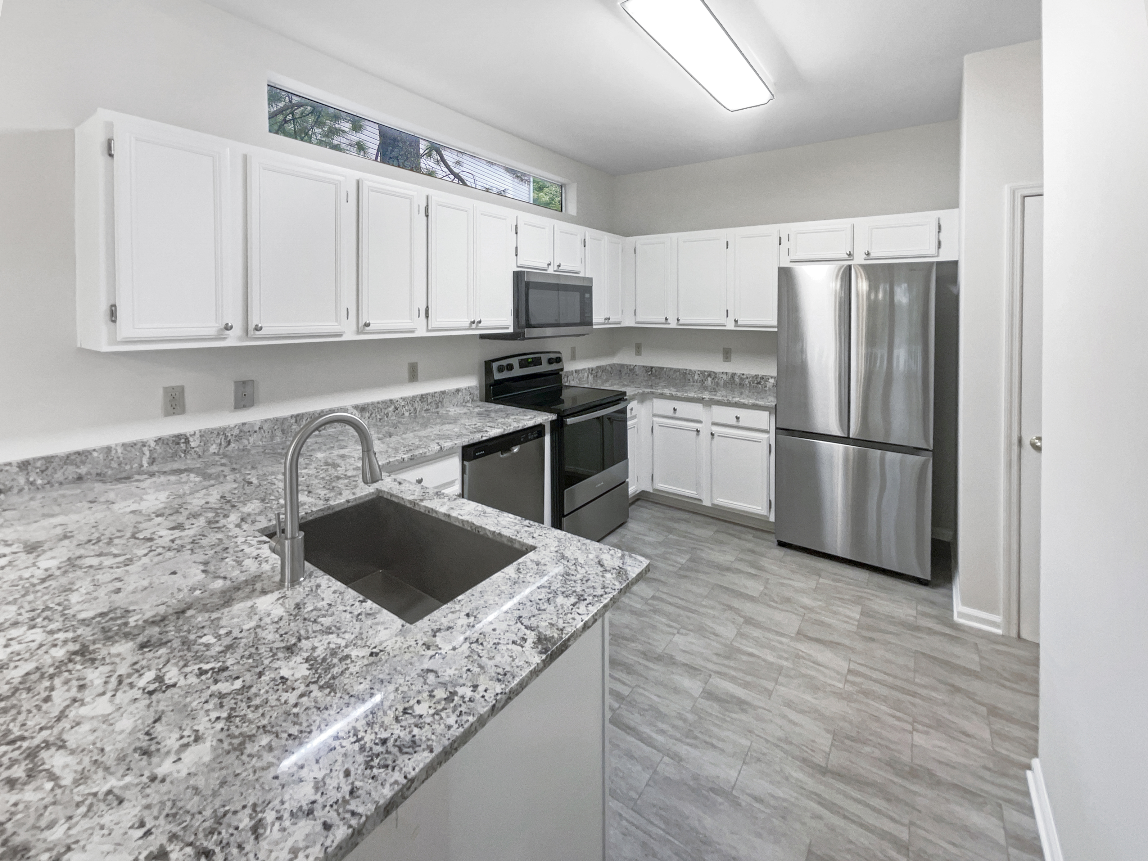 Photo 6 of 33 of 824 N Woodstone Ln, Nashville, TN