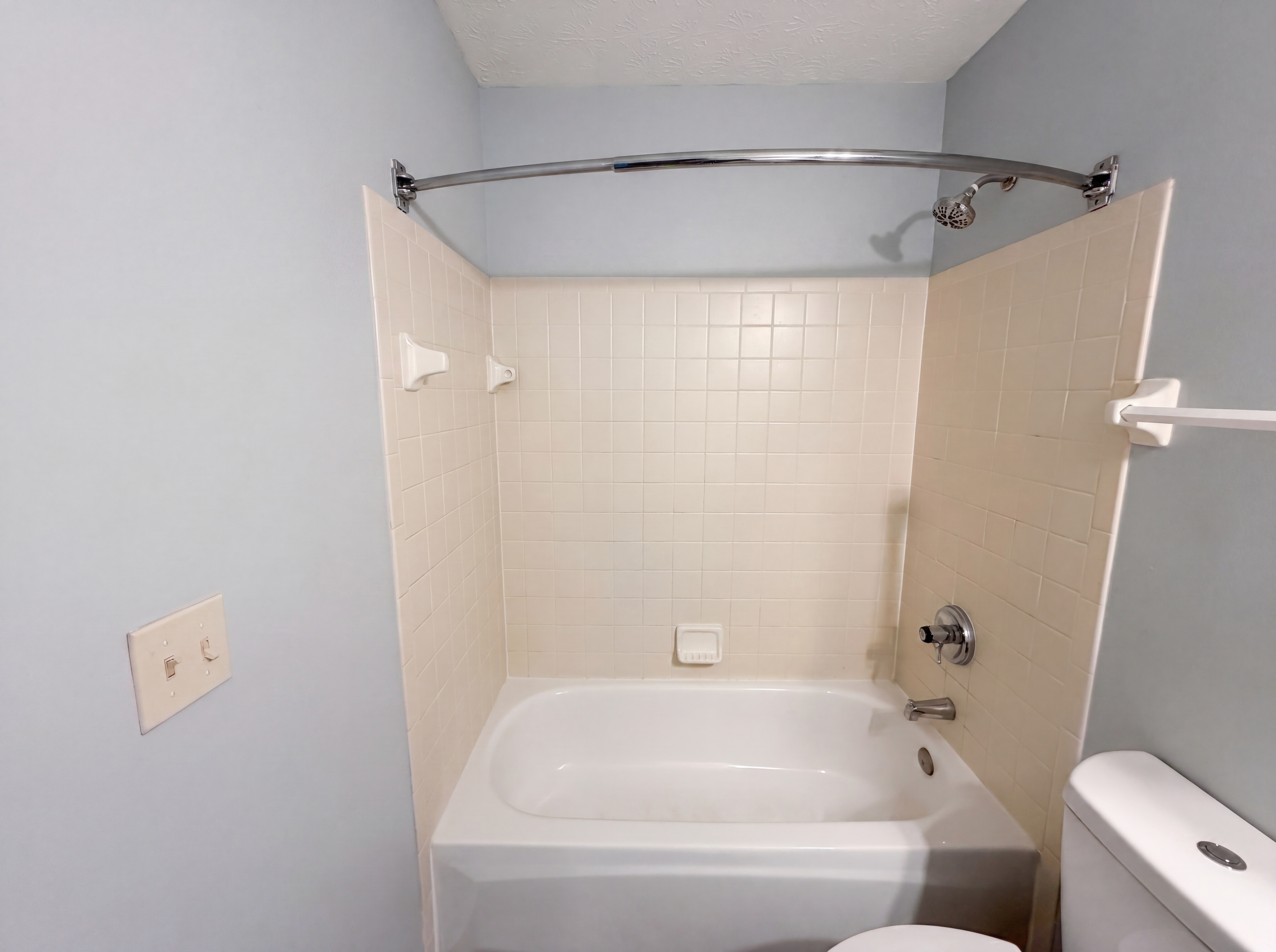 Photo 8 of 29 of 4976 Vicksburg Ln, Hilliard, OH