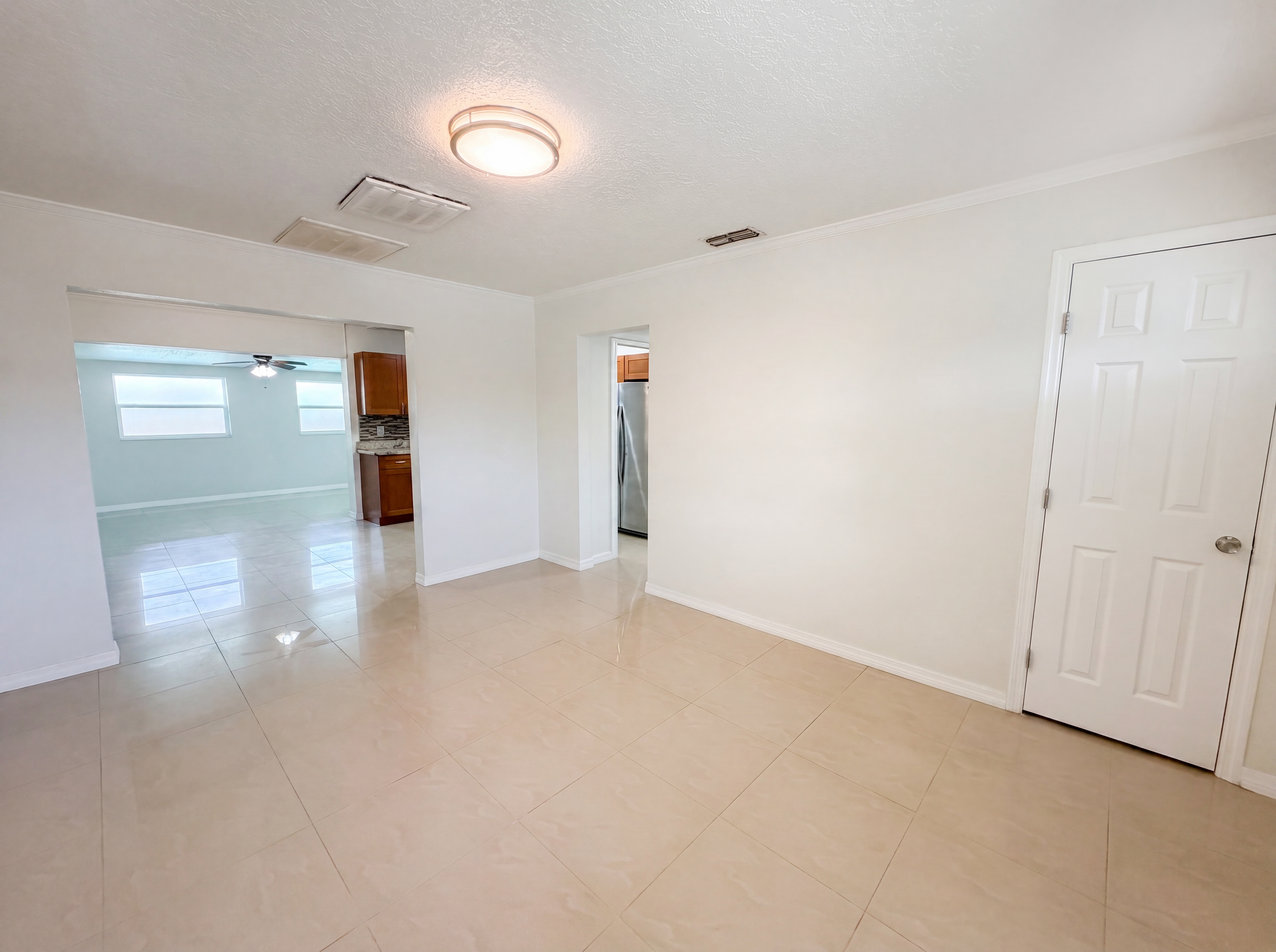 Photo 17 of 25 of 15525 Bedford Cir E, Clearwater, FL