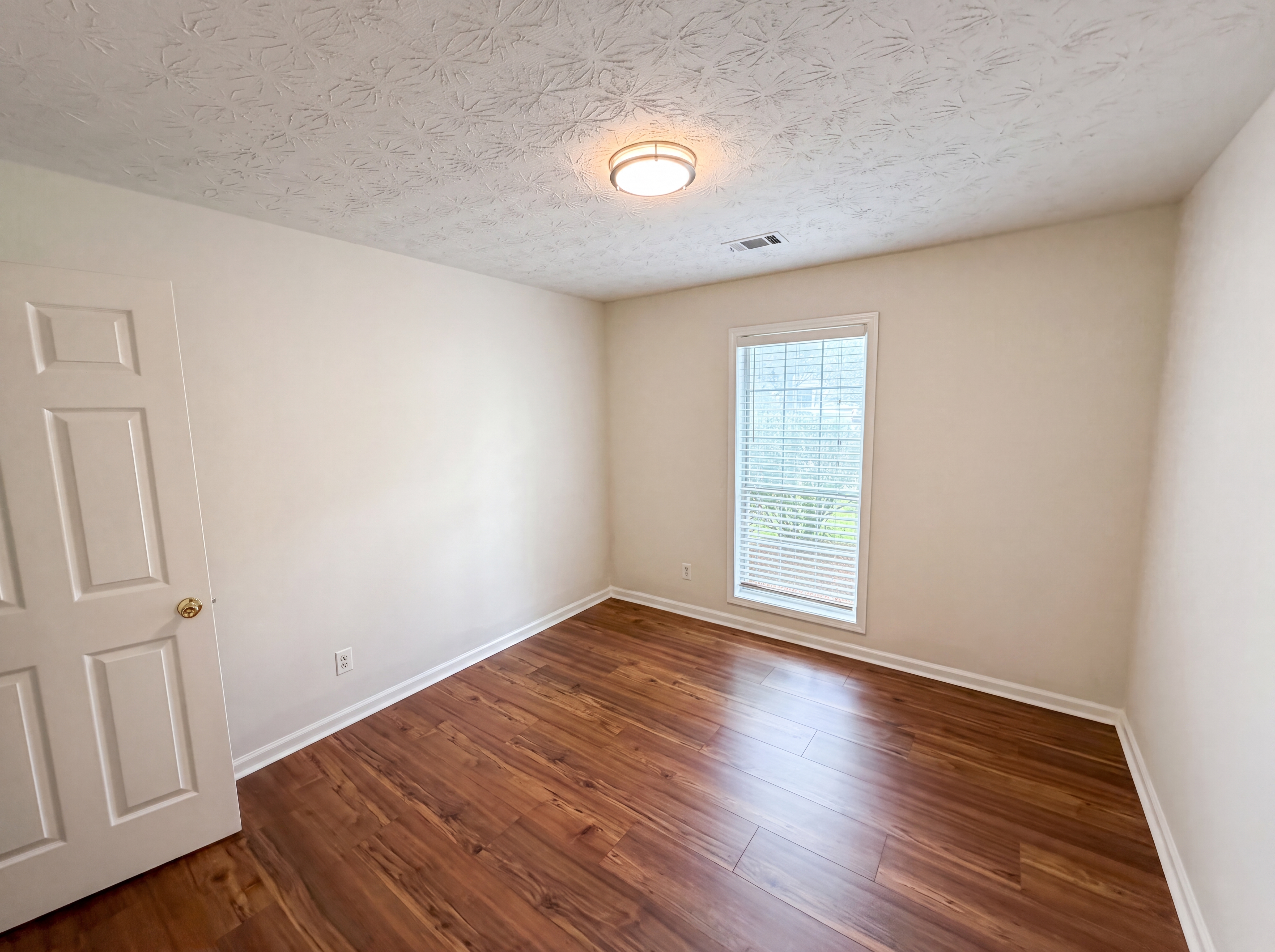 Photo 18 of 29 of 5137 Overlook View Ct, Duluth, GA