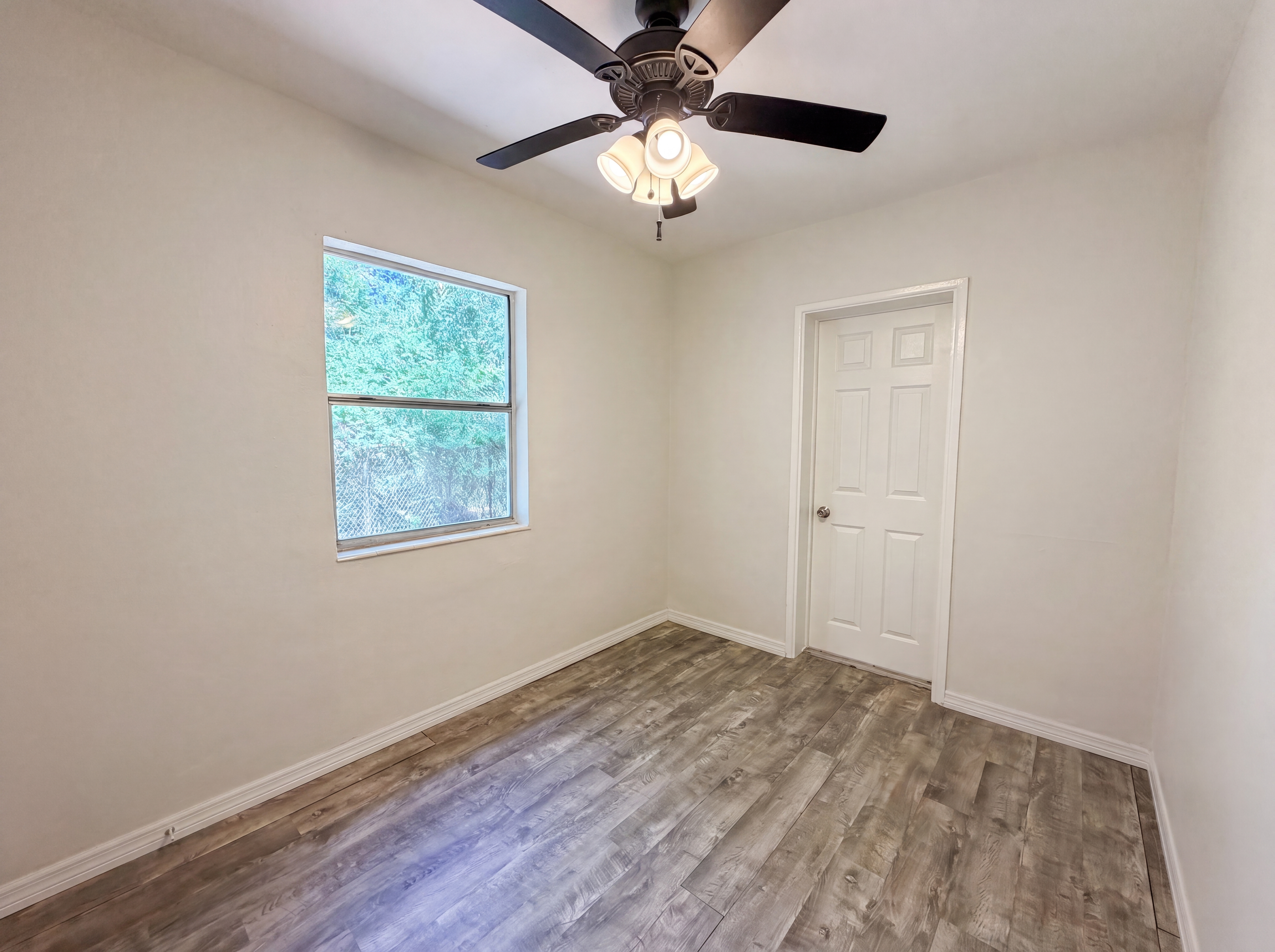 Photo 8 of 18 of 2235 45th Ave N, Saint Petersburg, FL