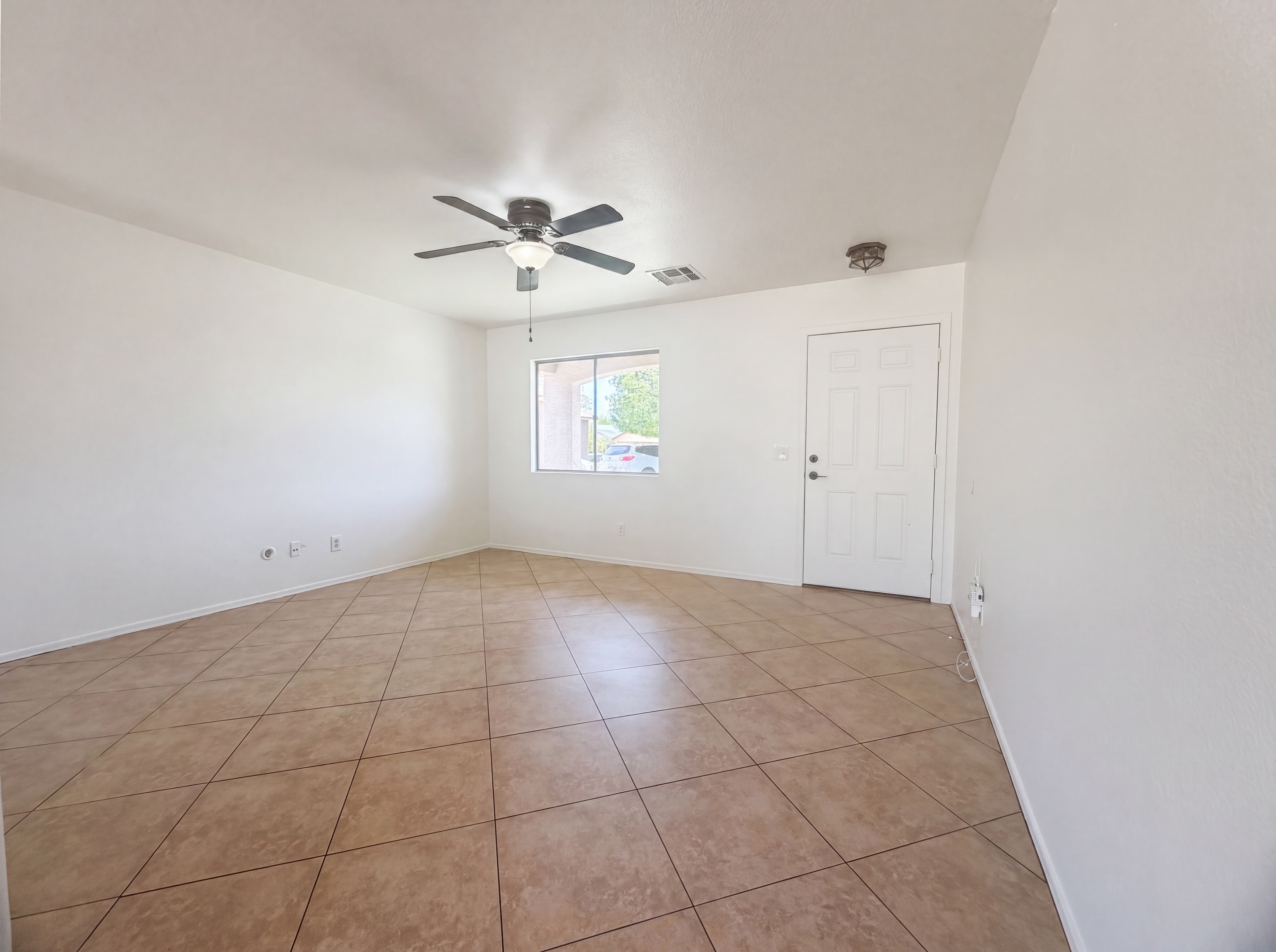 Photo 7 of 17 of 902 E Desert Moon Trl, San Tan Valley, AZ