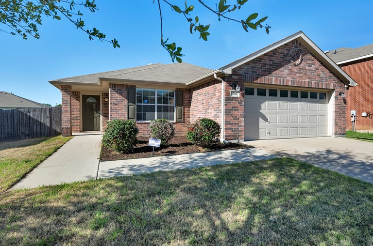Photo 24 of 24 - 736 Redwing Dr, Fort Worth, TX 76131