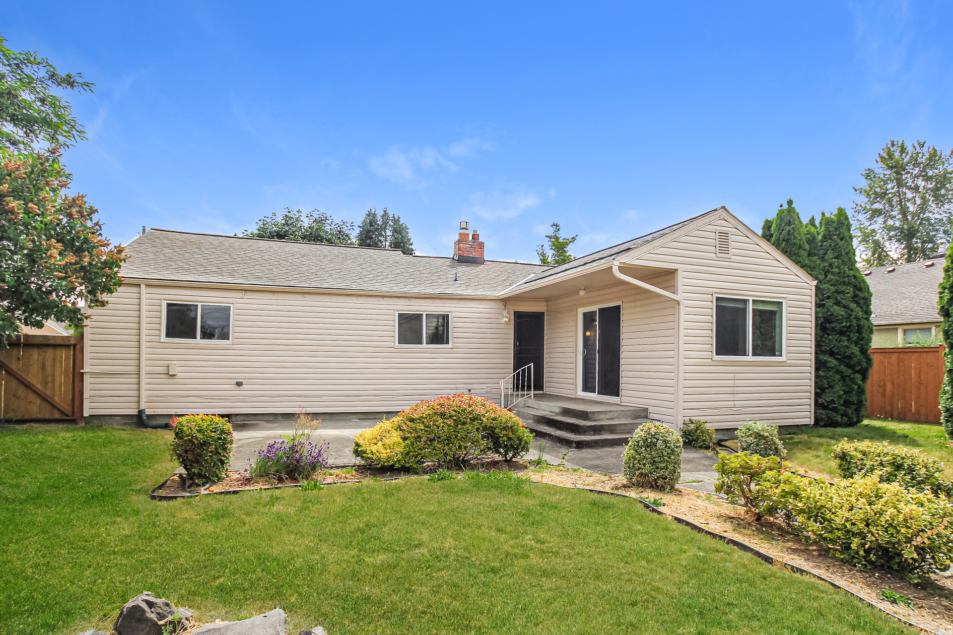 Photo 5 of 21 of 6426 S G St, Tacoma, WA