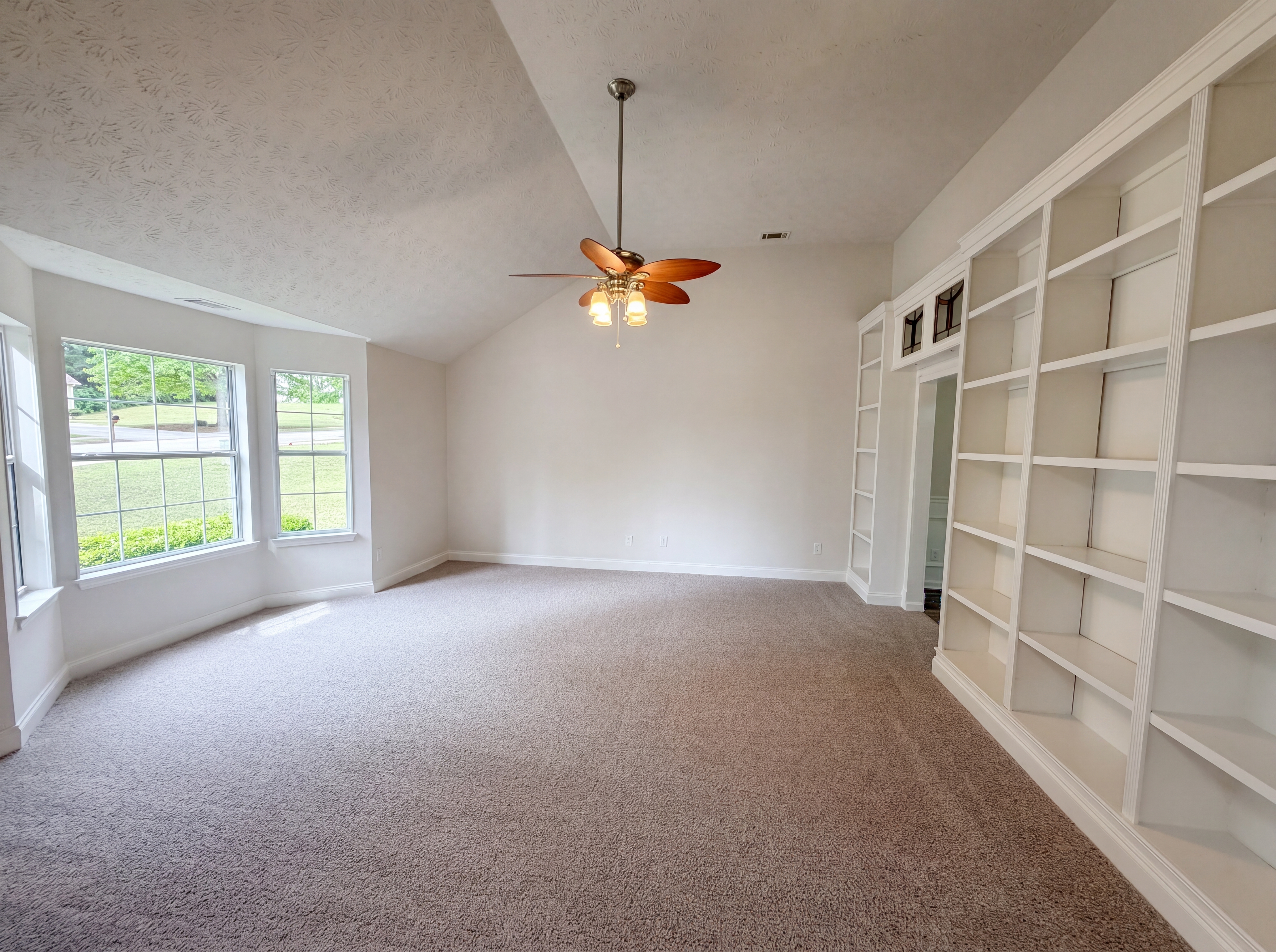 Photo 8 of 22 of 525 Michael Cir, Monroe, GA
