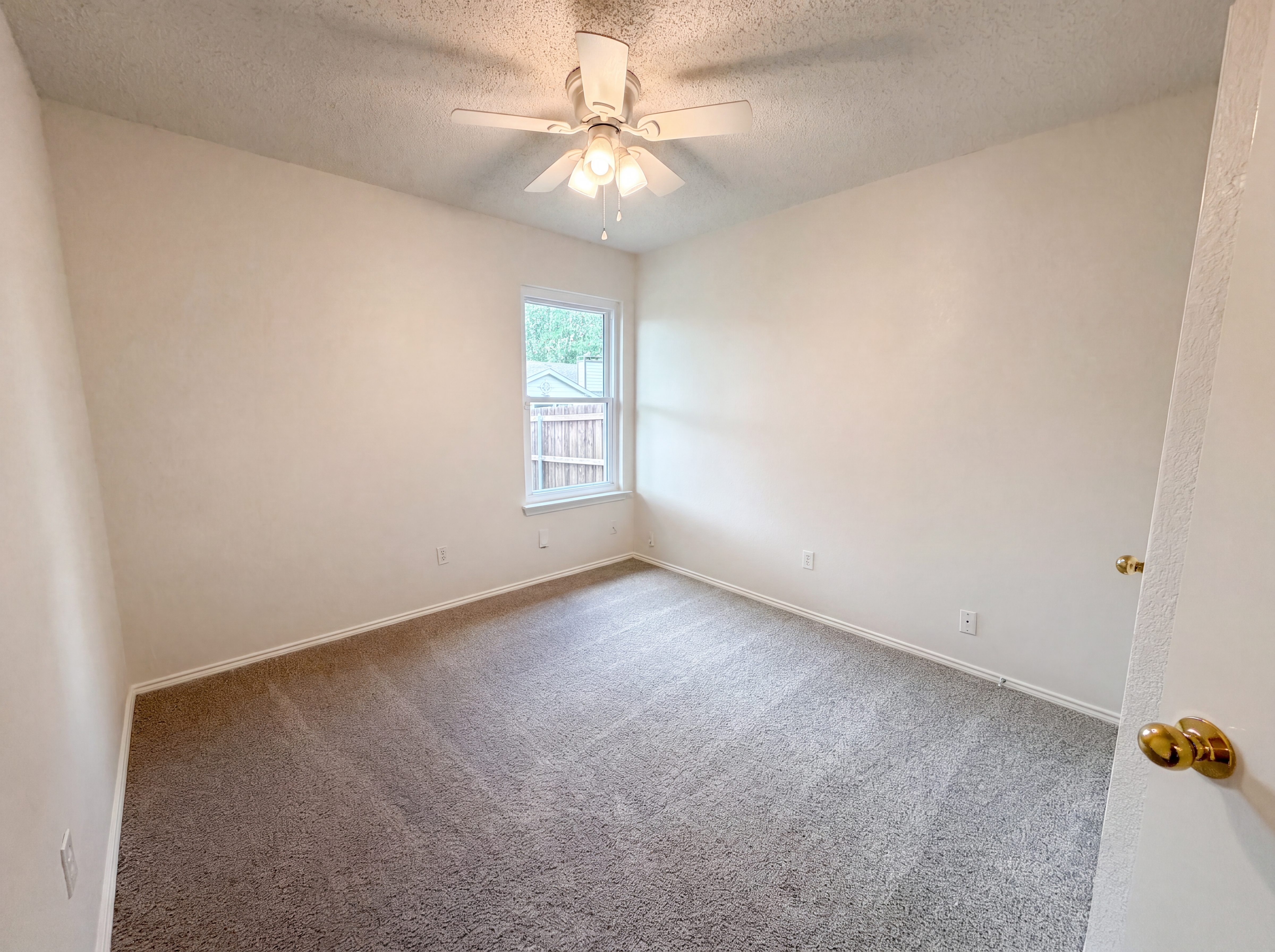 Photo 15 of 18 of 10304 Pondwood Dr, Dallas, TX