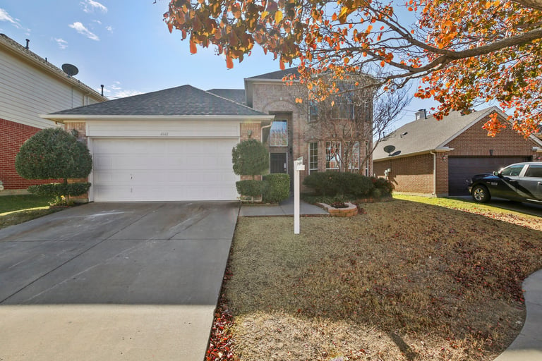 Photo 1 of 30 - 4648 Park Bend Dr, Fort Worth, TX 76137