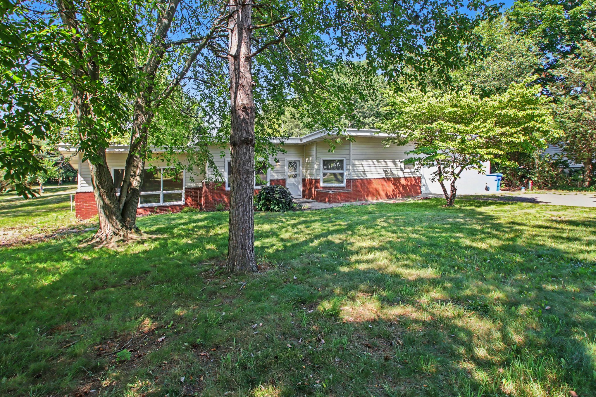 Photo 19 of 23 of 7800 W Sharpe Rd, Fowlerville, MI
