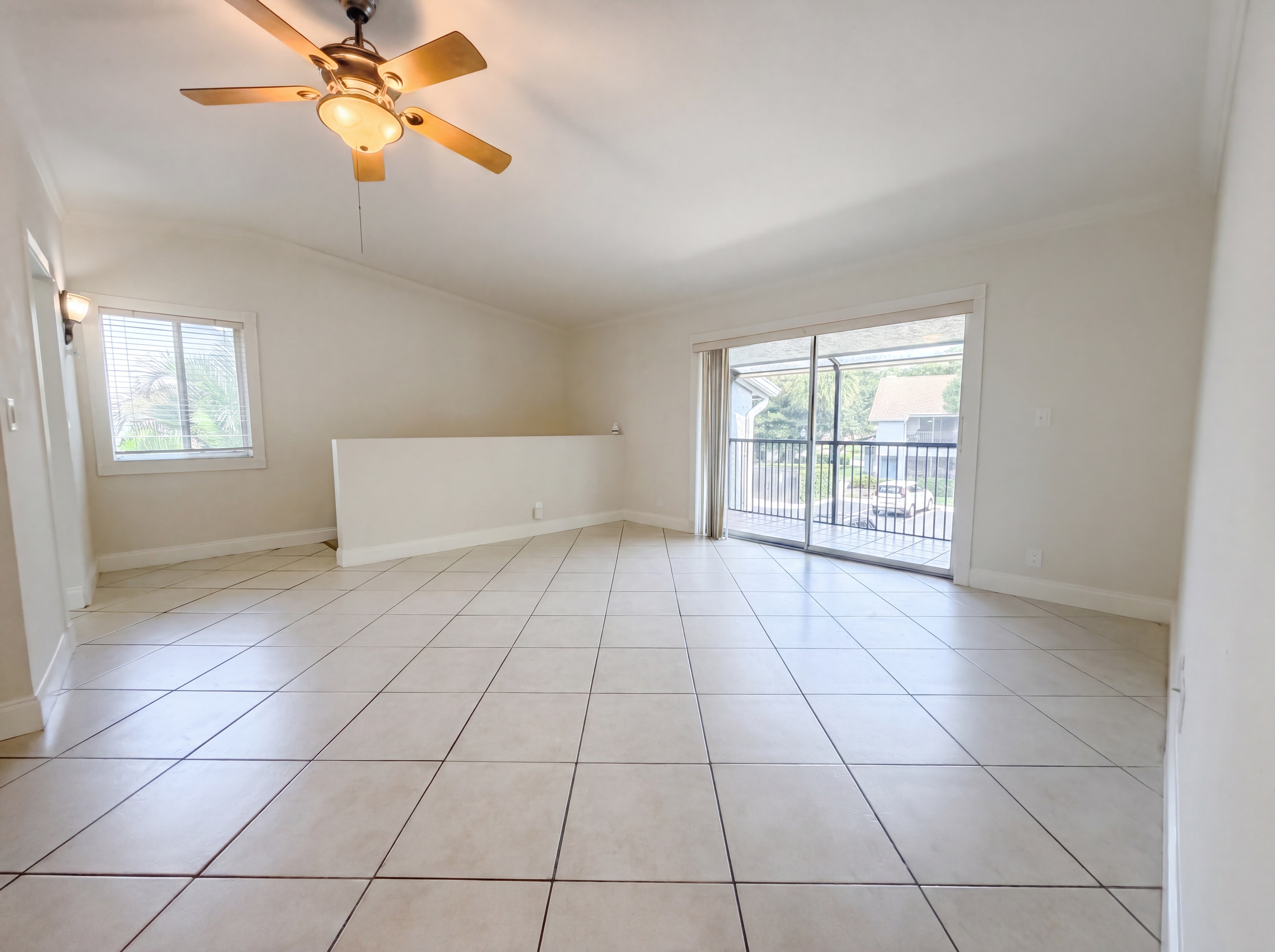 Photo 3 of 18 of 2737 S Oakland Forest Dr, Oakland Park, FL