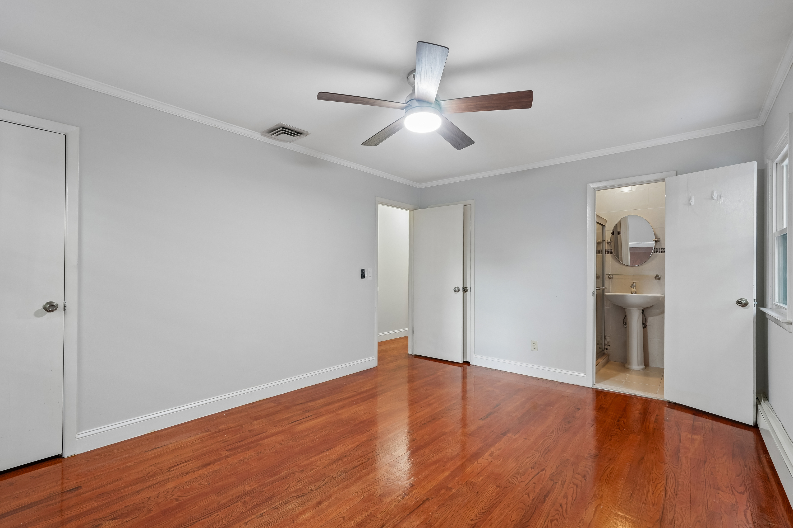 Photo 11 of 36 of 274 Oradell Ave, Paramus, NJ