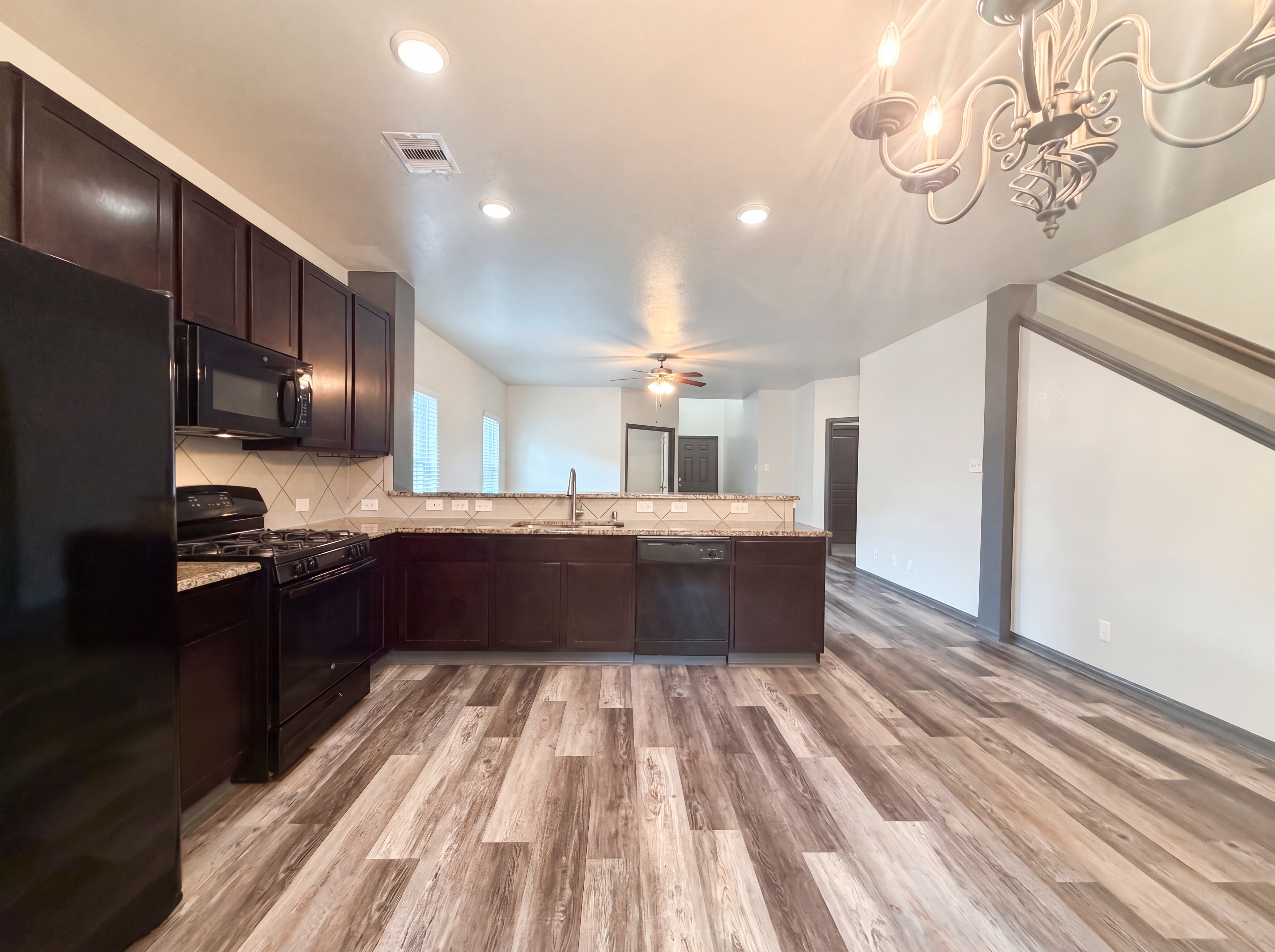 Photo 6 of 22 of 18664 Legend Oaks Dr, Magnolia, TX