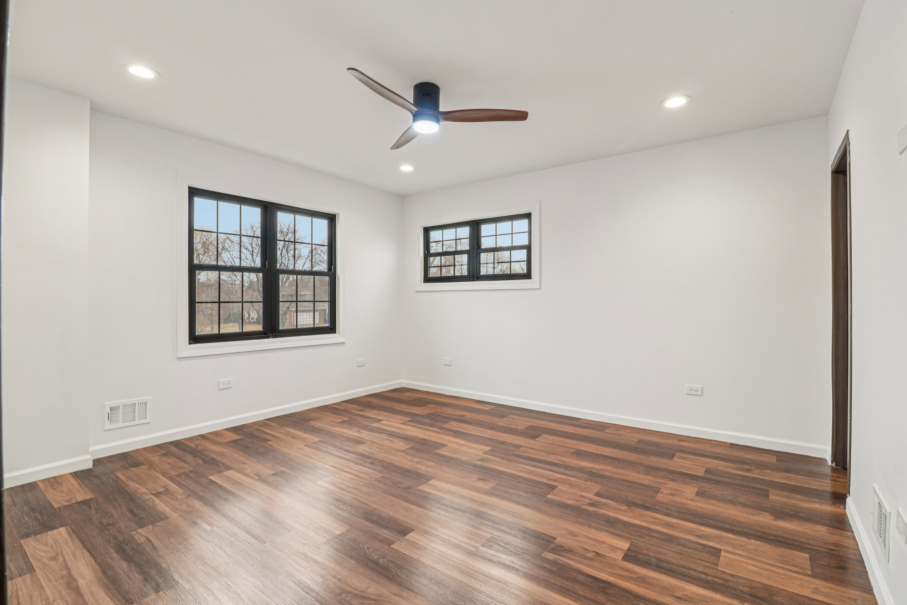 Photo 43 of 48 of 1509 Center St, Des Plaines, IL