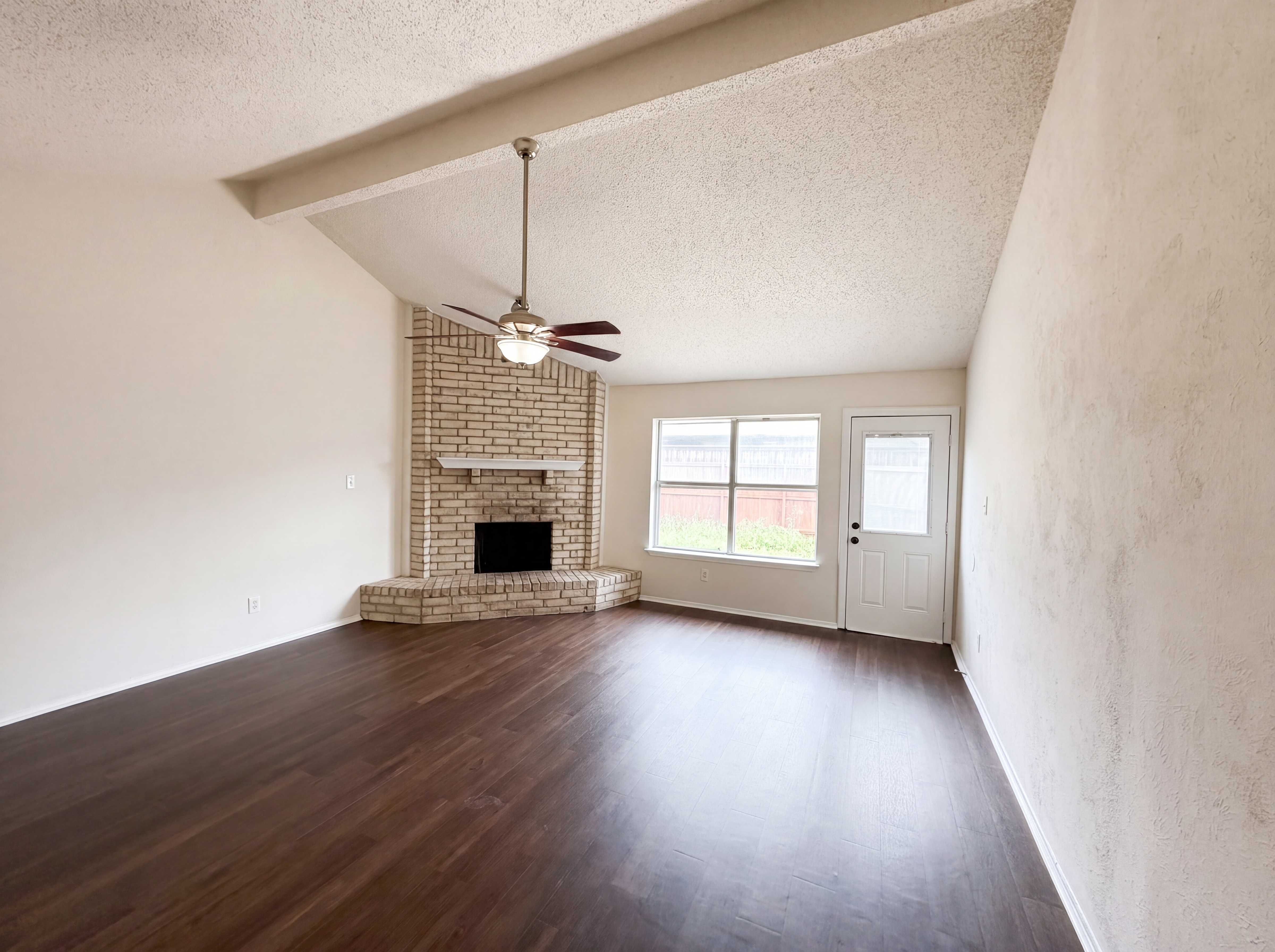 Photo 7 of 17 of 5410 Vagas Dr, Rowlett, TX