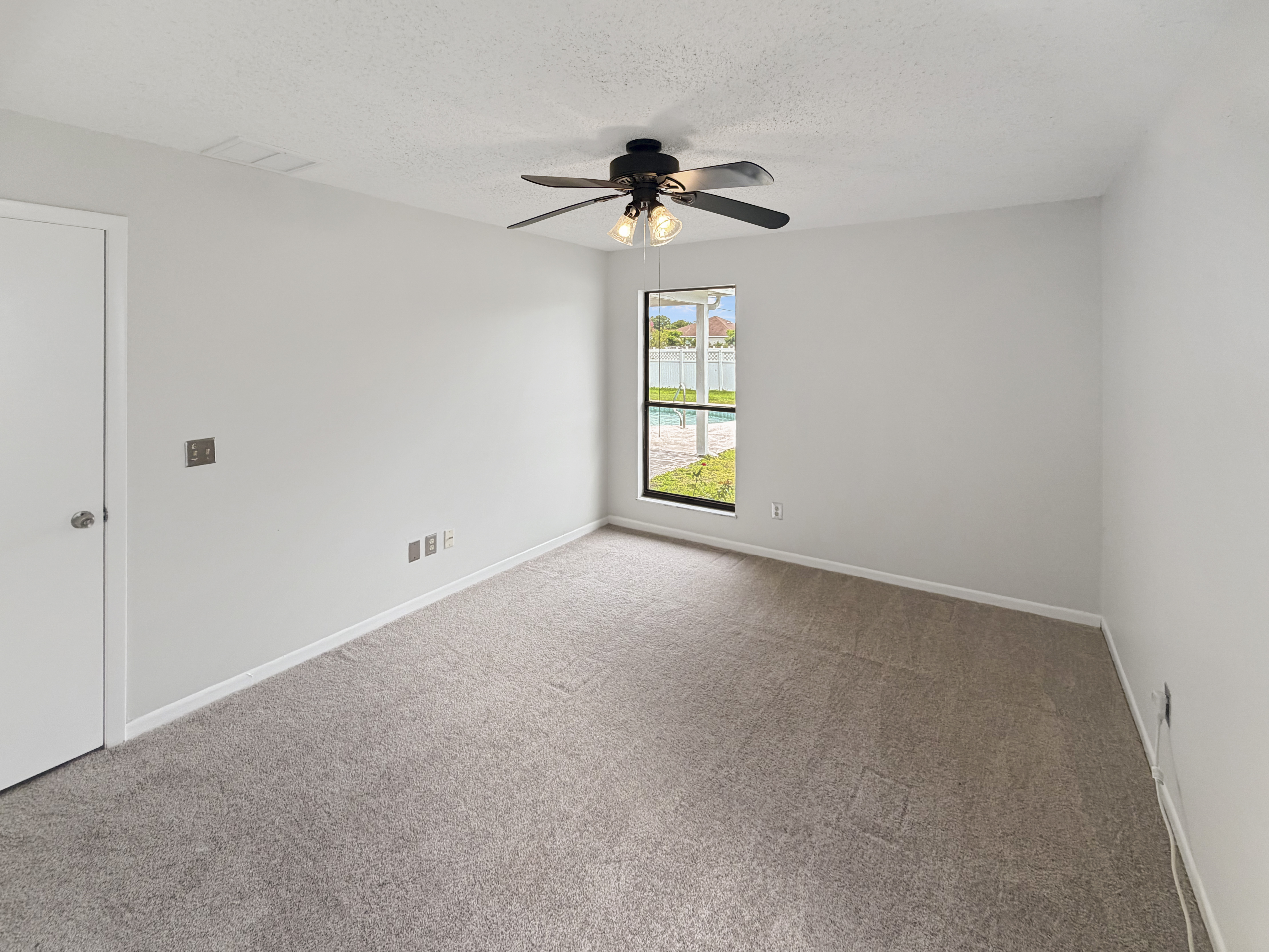 Photo 4 of 38 of 2305 SW Fern Cir, Port Saint Lucie, FL