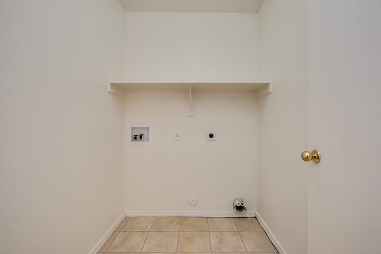 Photo 21 of 29 - 8130 W Whyman Ave, Phoenix, AZ 85043