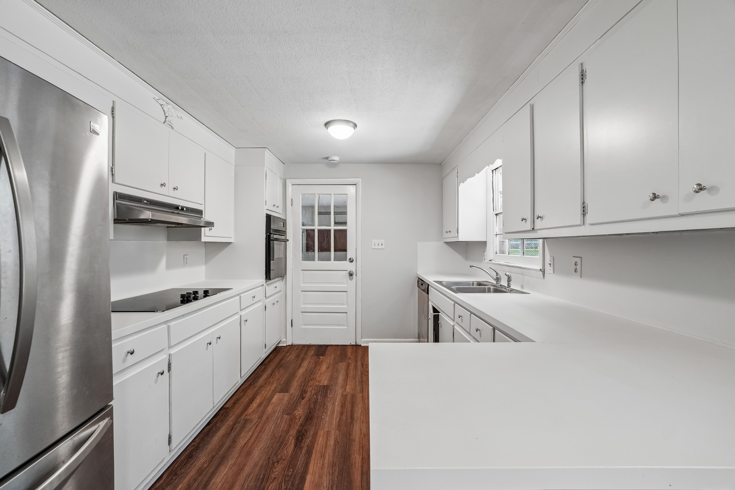 Photo 2 of 28 of 4036 Elizabeth St, Hickory, NC