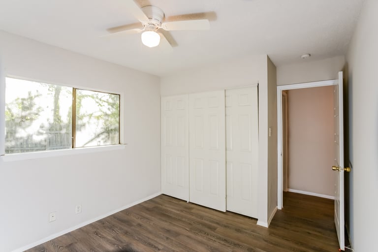 Photo 14 of 27 - 4018 Sun Harbour Dr, San Antonio, TX 78244
