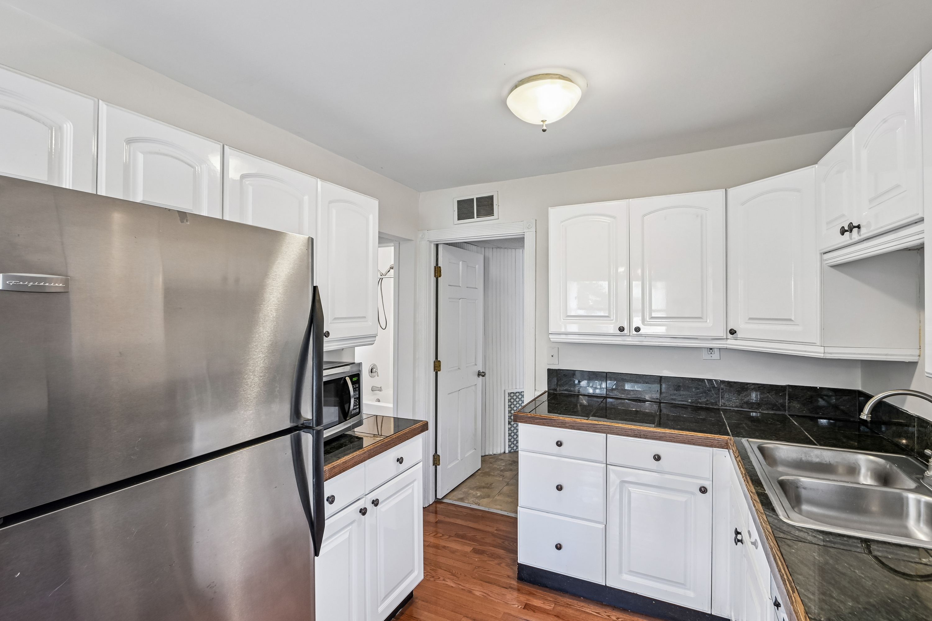 Photo 48 of 72 of 4811 Roslyn Rd, Downers Grove, IL