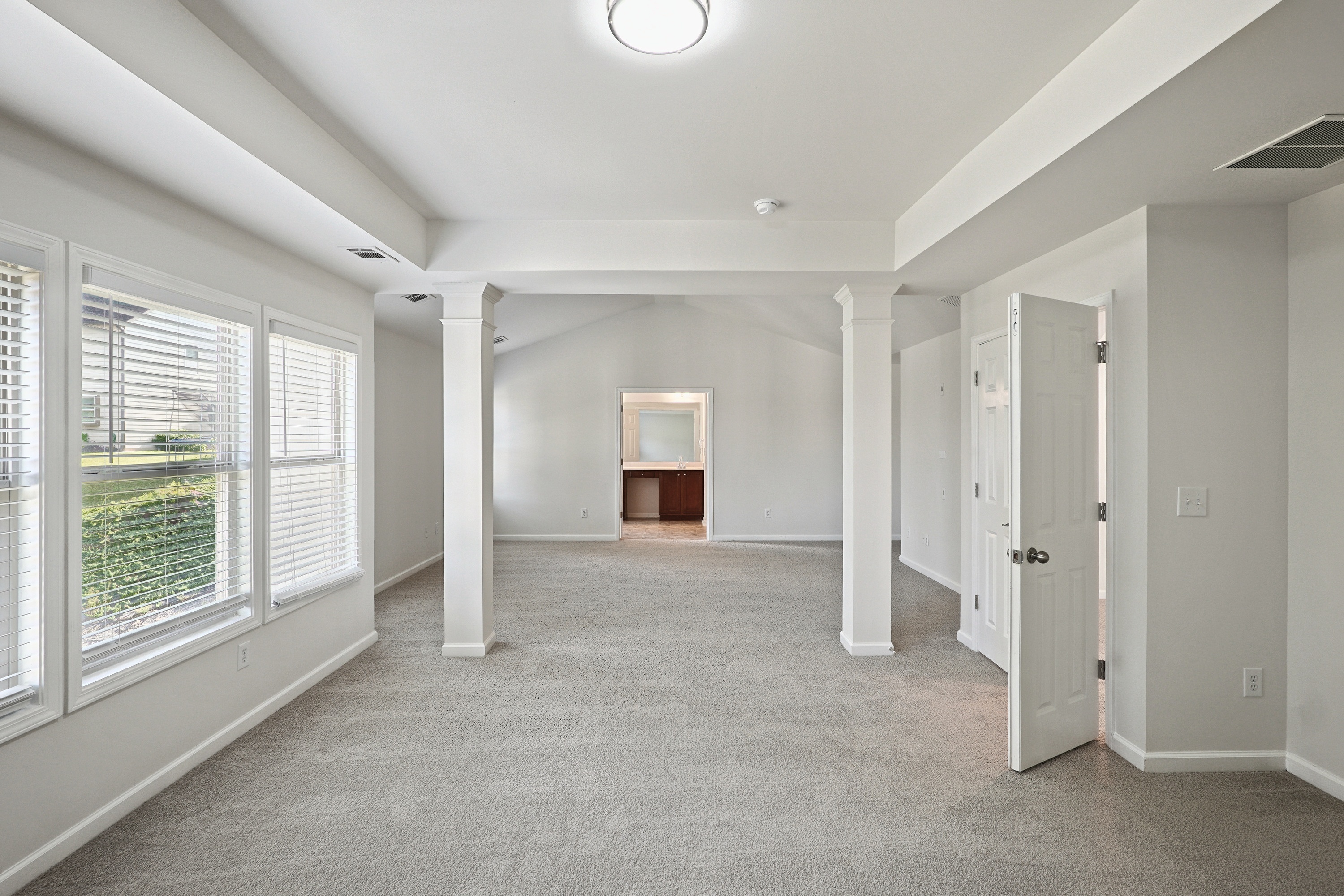 Photo 4 of 35 of 6003 Providence Dr, Union City, GA