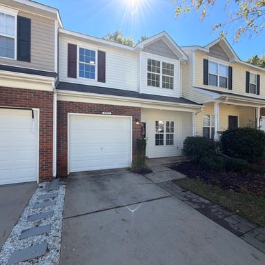 Property photo 1 of 13927 Singleleaf Ln