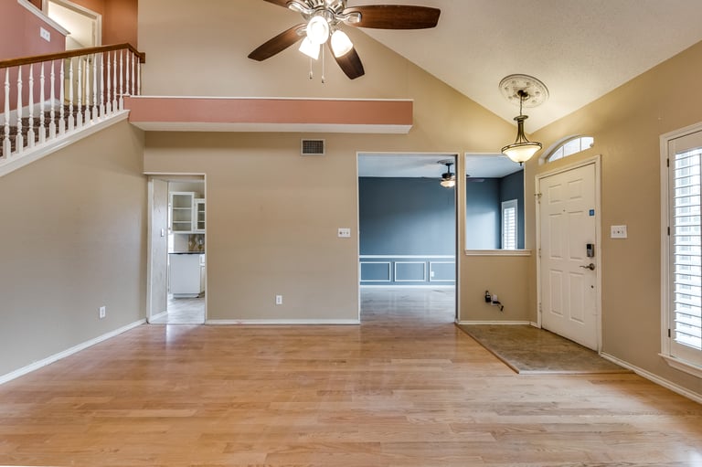 Photo 8 of 26 - 2251 Dallas Dr, Carrollton, TX 75006
