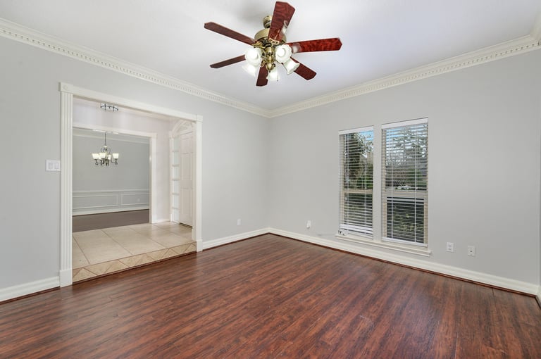 Photo 9 of 17 - 16711 Wimbledon Forest Dr, Spring, TX 77379