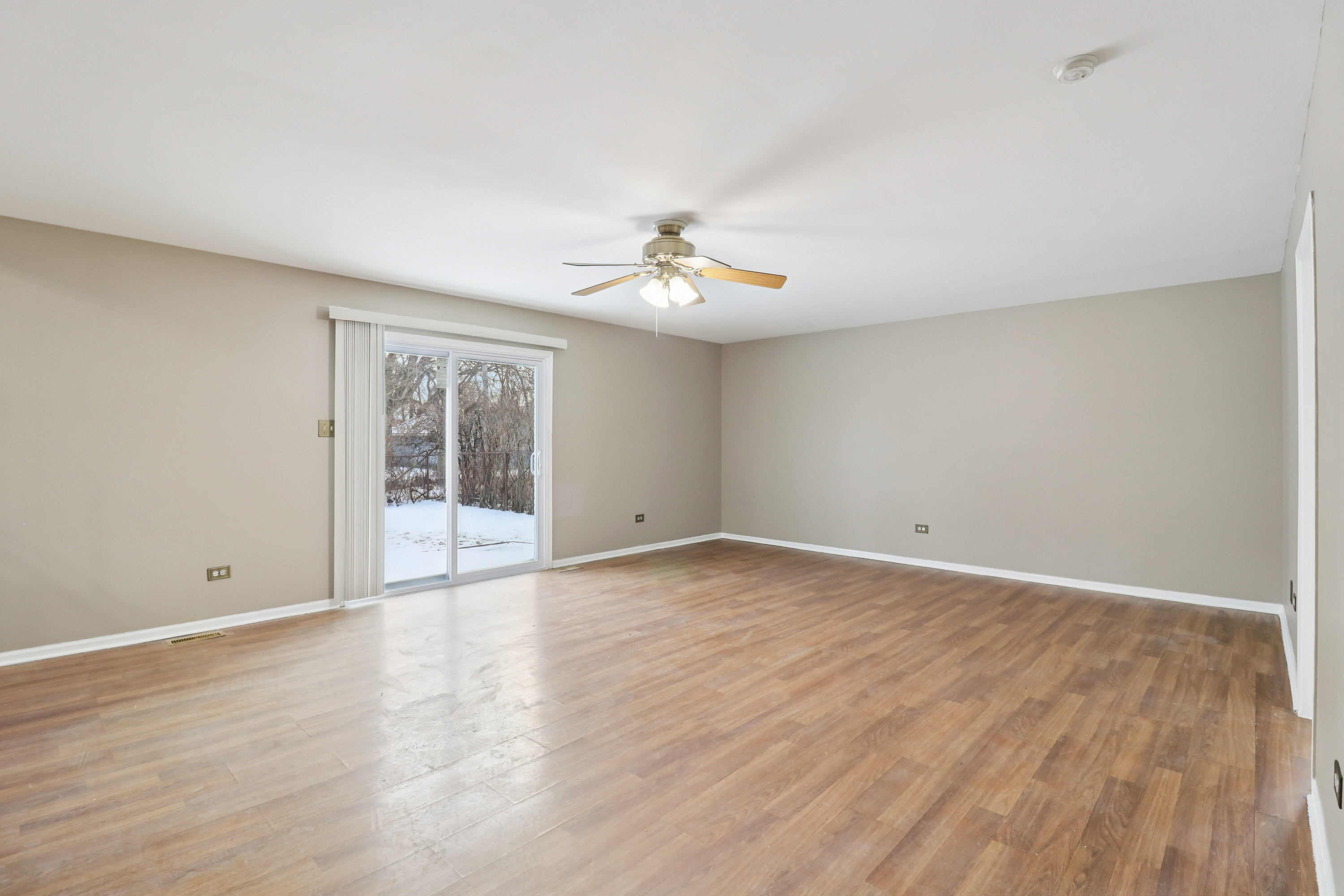 Photo 11 of 37 of 16627 Carse Ave, Harvey, IL