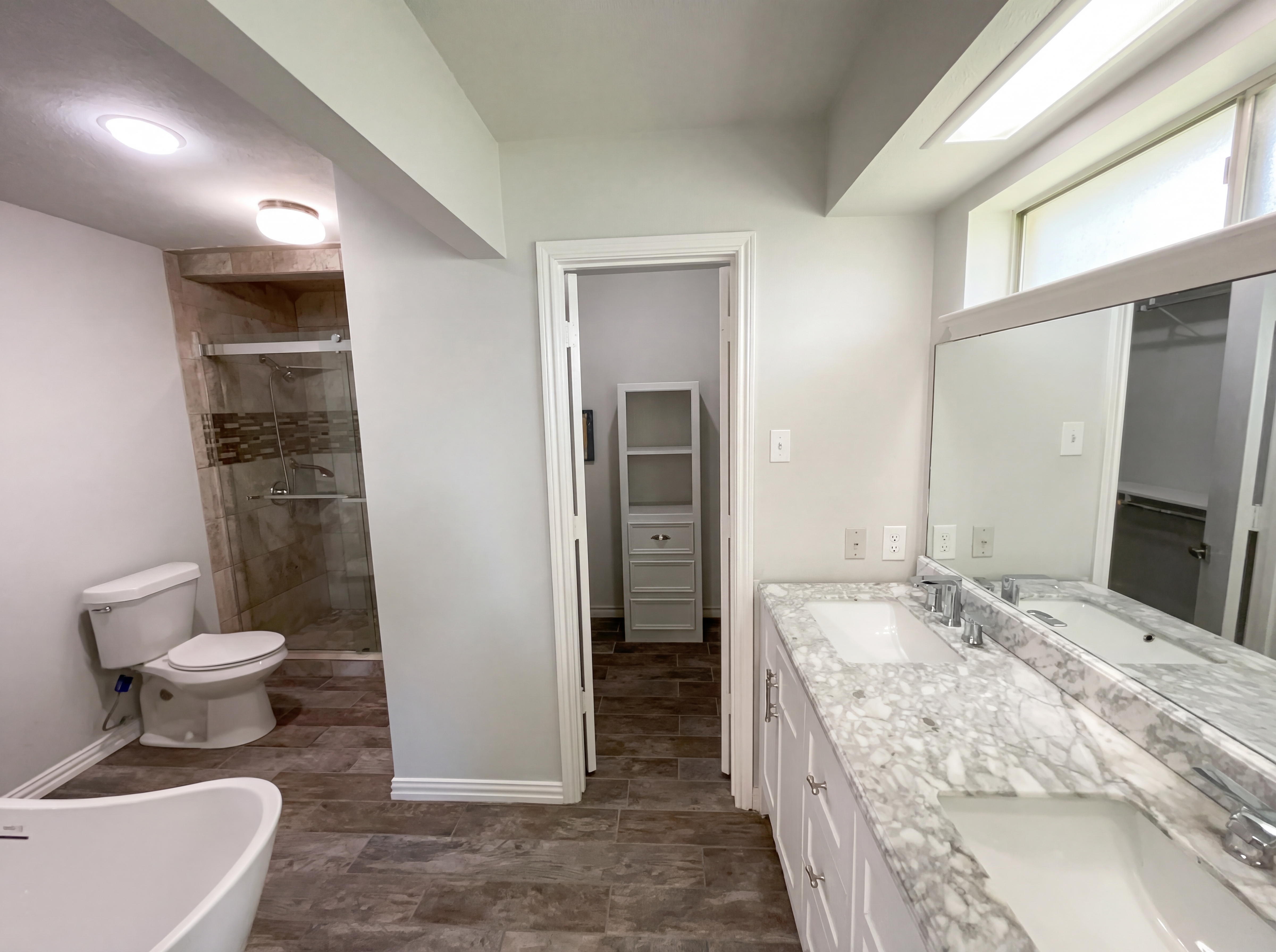 Photo 11 of 19 of 2800 N Surrey Dr, Carrollton, TX