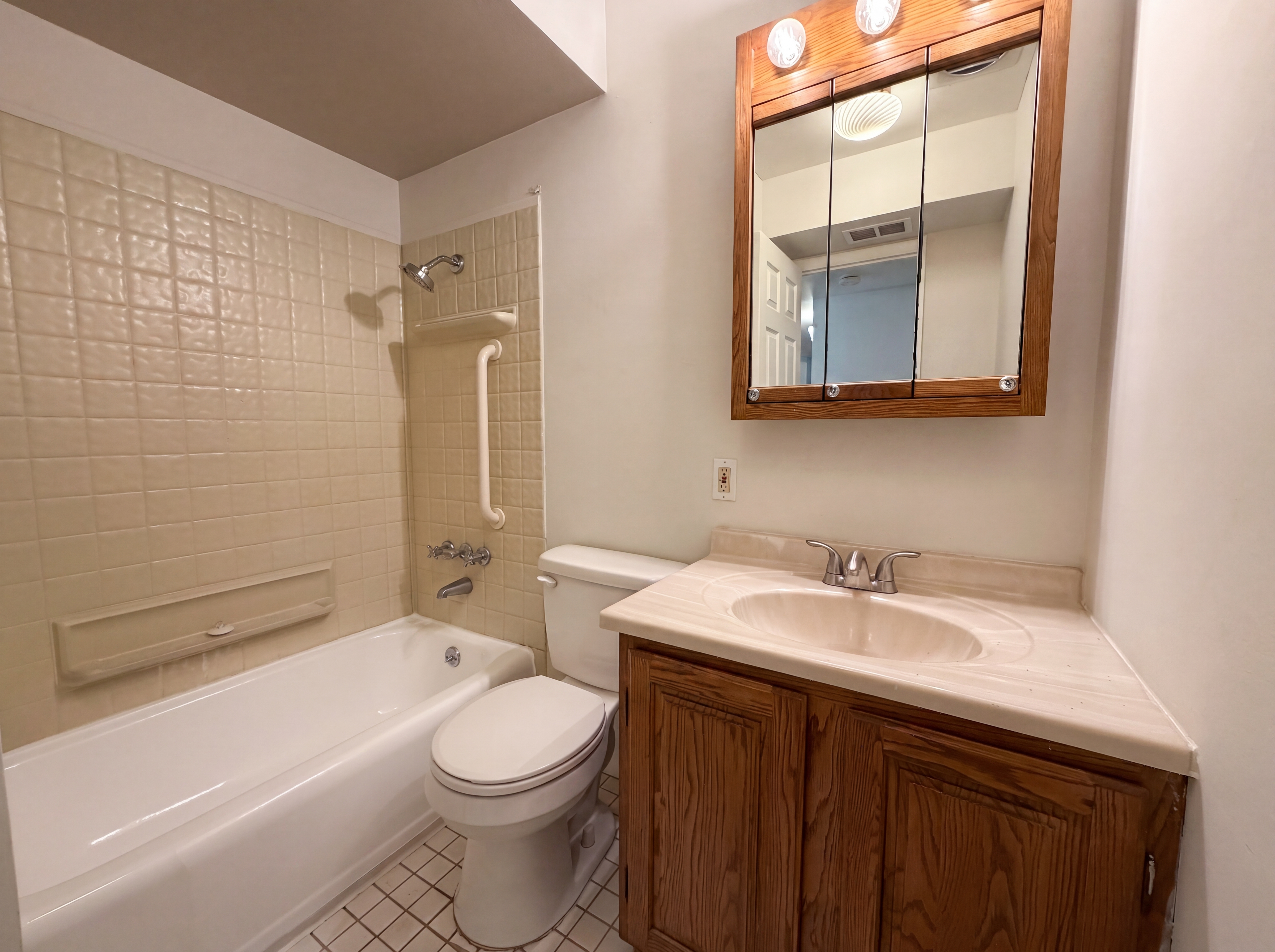 Photo 6 of 18 of 1321 Petite Dr, Saint Louis, MO