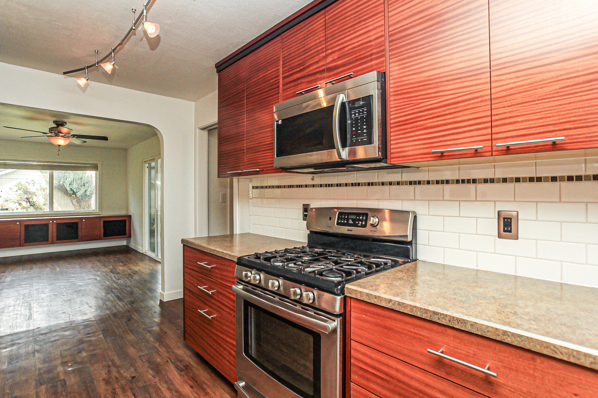 Photo 7 of 21 of 6426 S G St, Tacoma, WA