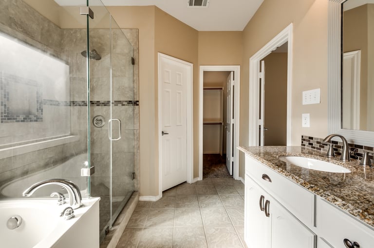 Photo 18 of 28 - 7254 Summit Parc Dr, Dallas, TX 75249