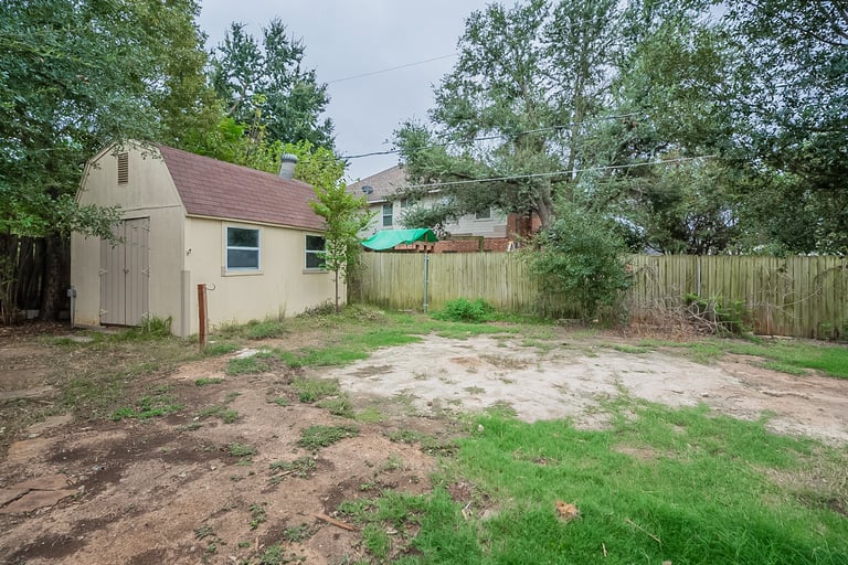 Photo 24 of 25 - 6110 Blueridge Ct, Arlington, TX 76016