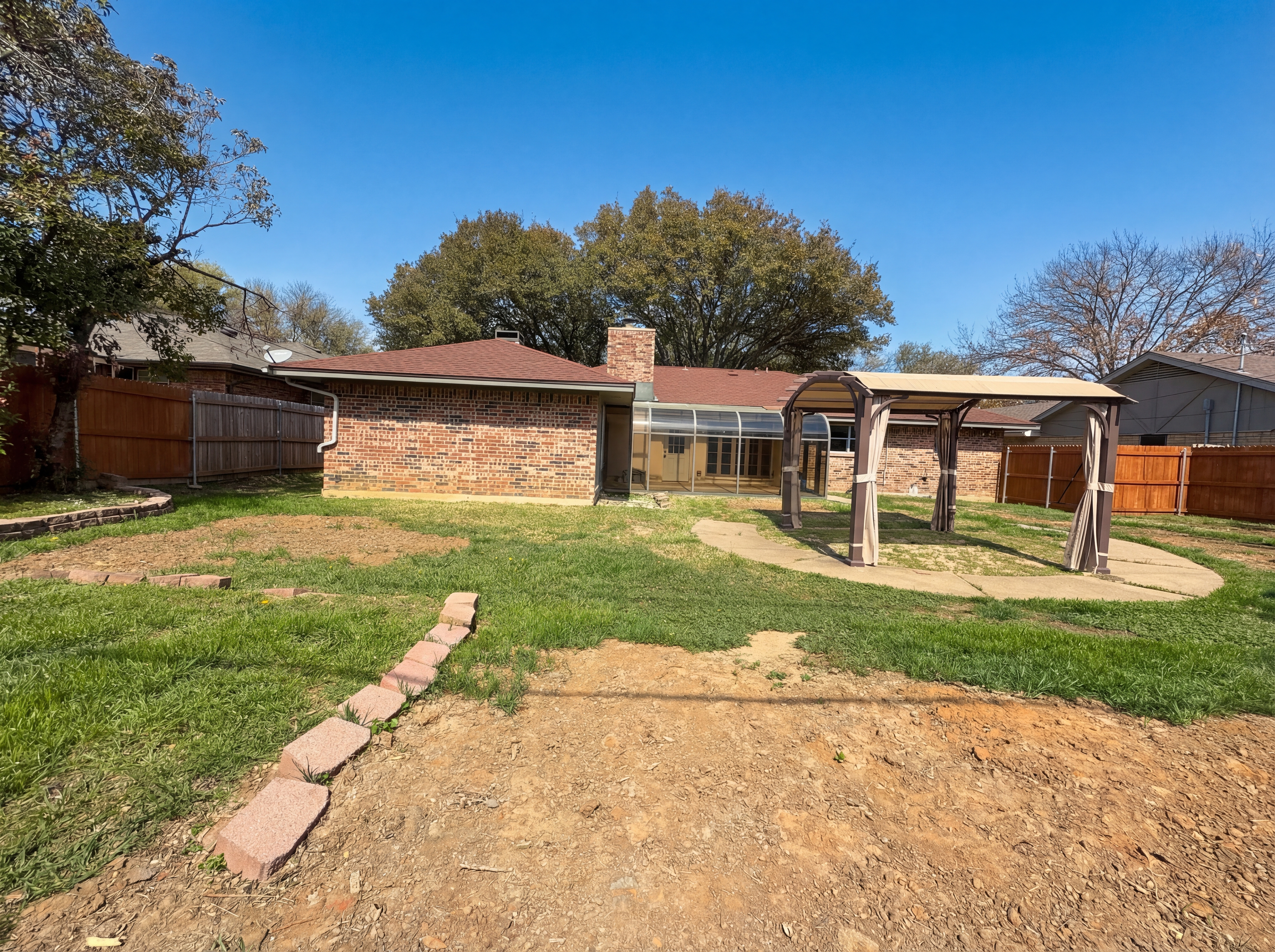 Photo 5 of 18 of 5310 Firewood Dr, Arlington, TX