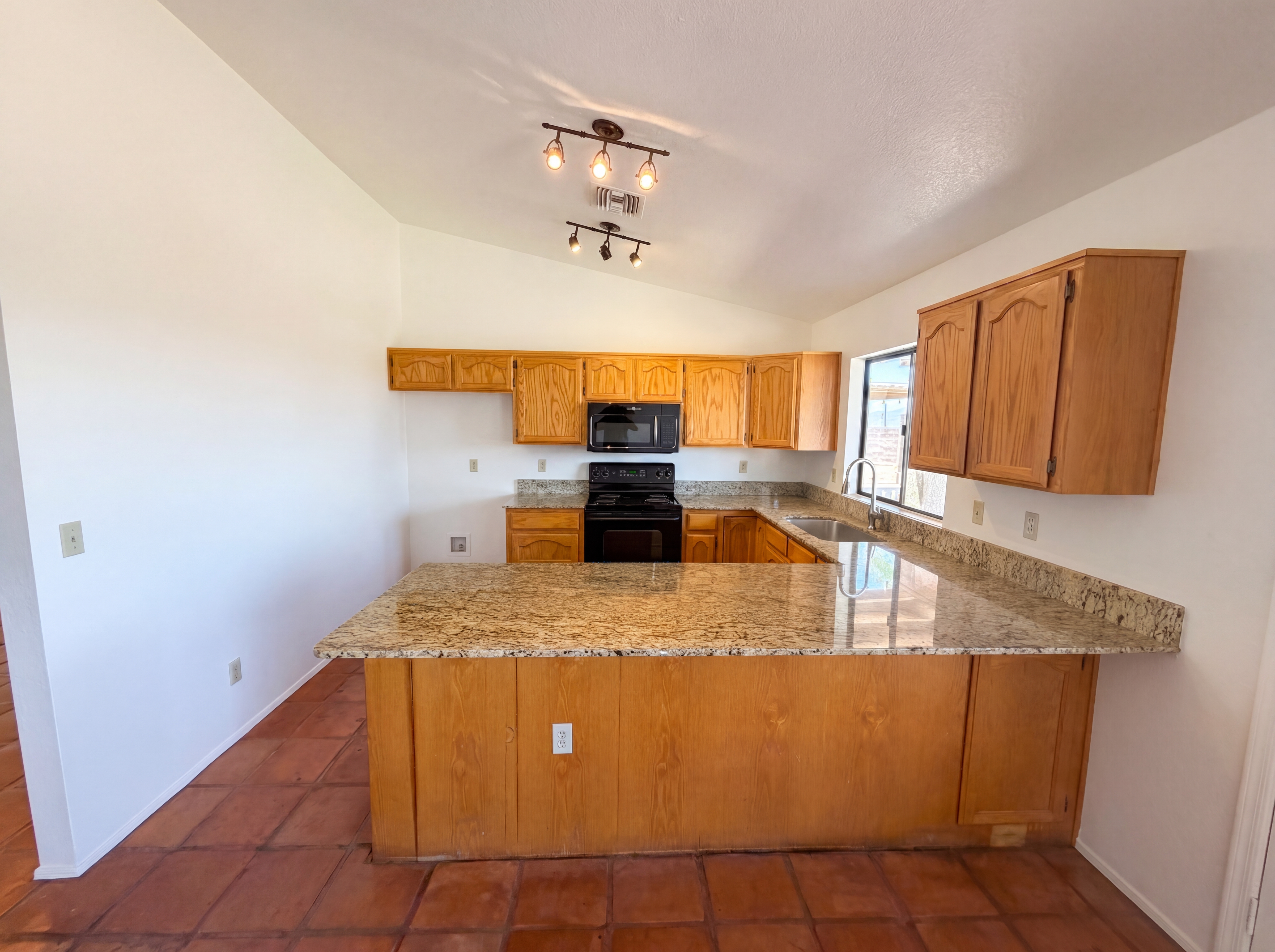 Photo 2 of 21 of 9625 N Broadmede St, Tucson, AZ