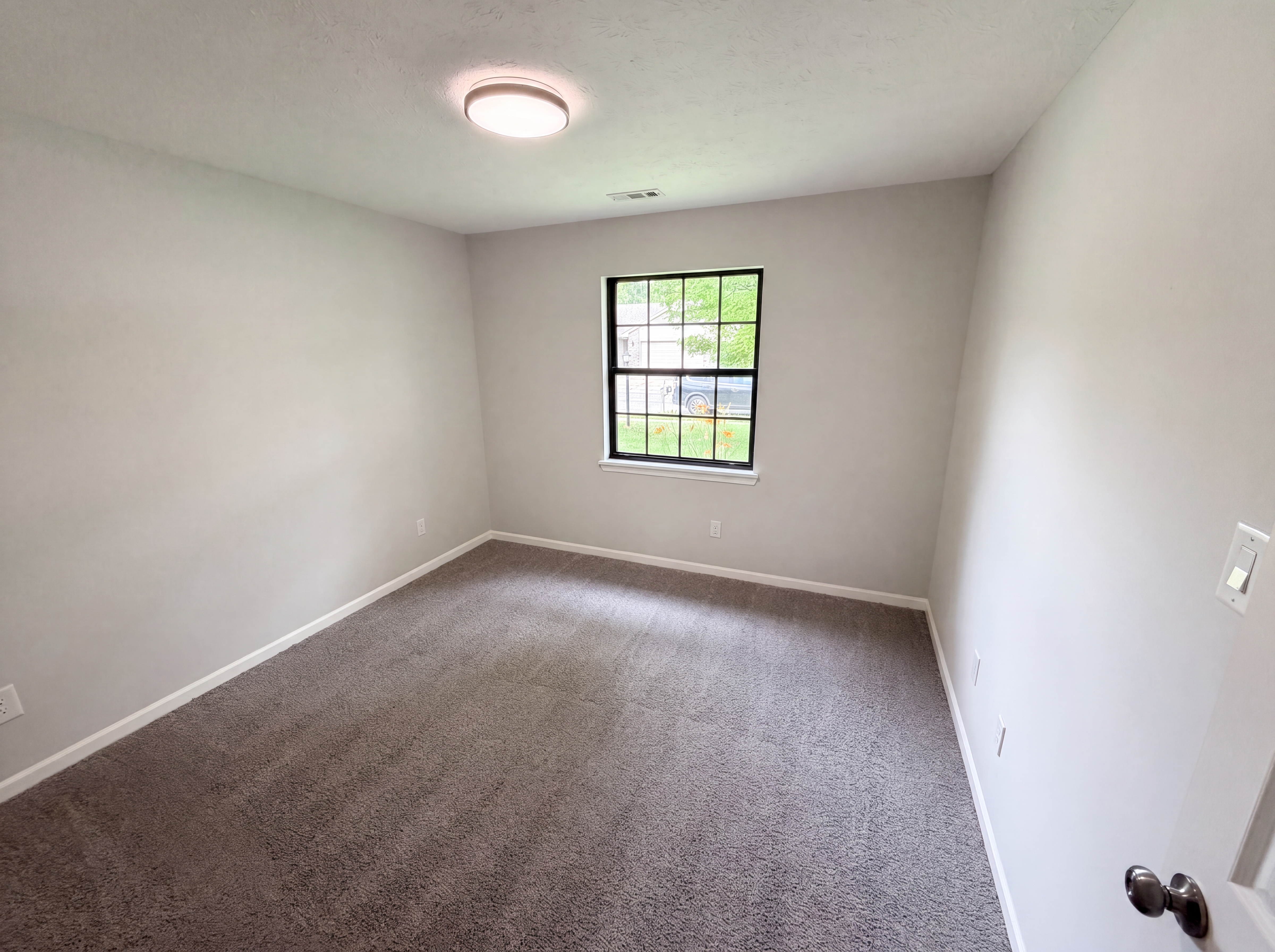 Photo 4 of 20 of 8058 Cherrybark Dr, Indianapolis, IN