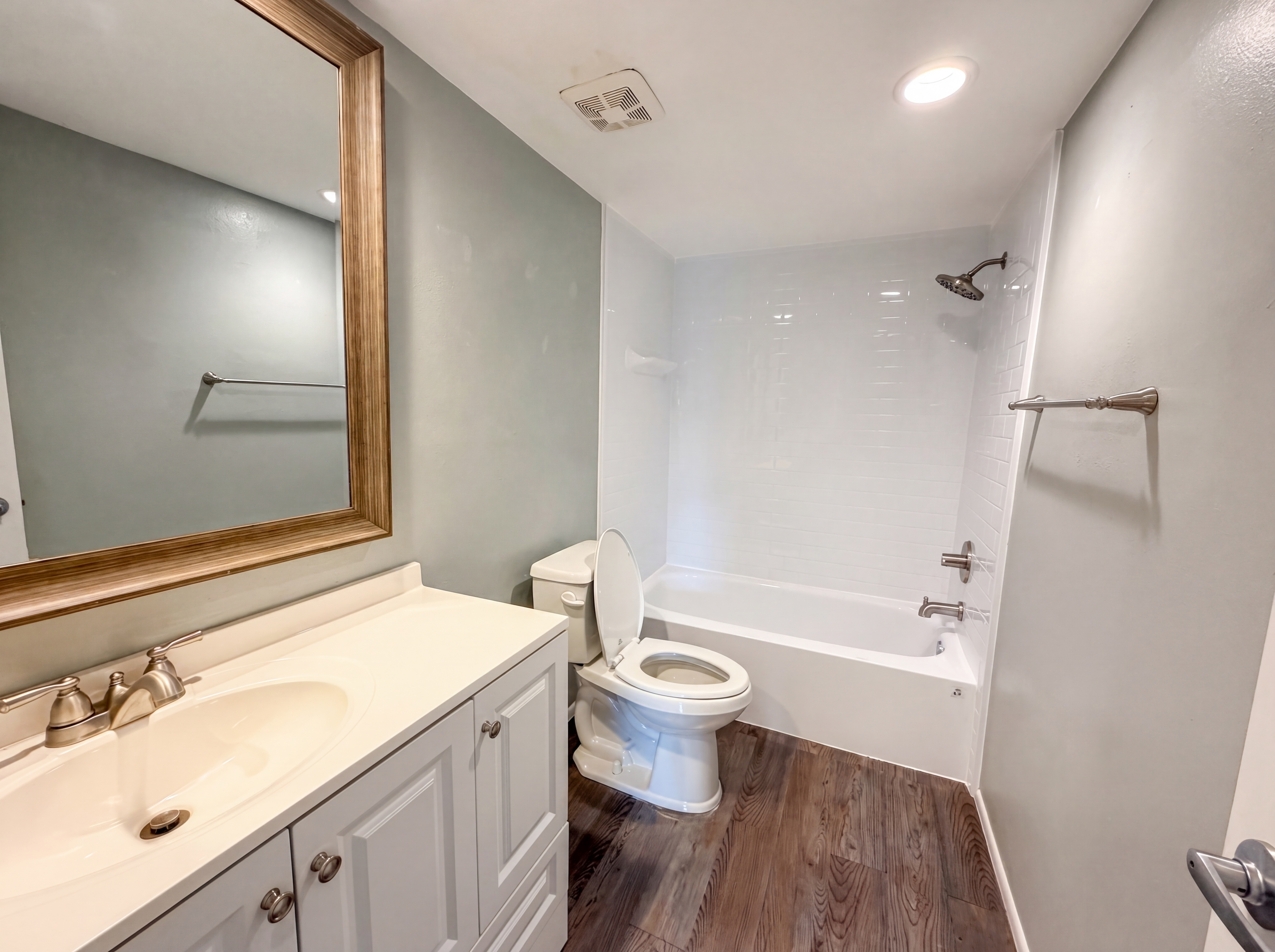 Photo 9 of 23 of 17621 Meadowbridge Dr, Lutz, FL