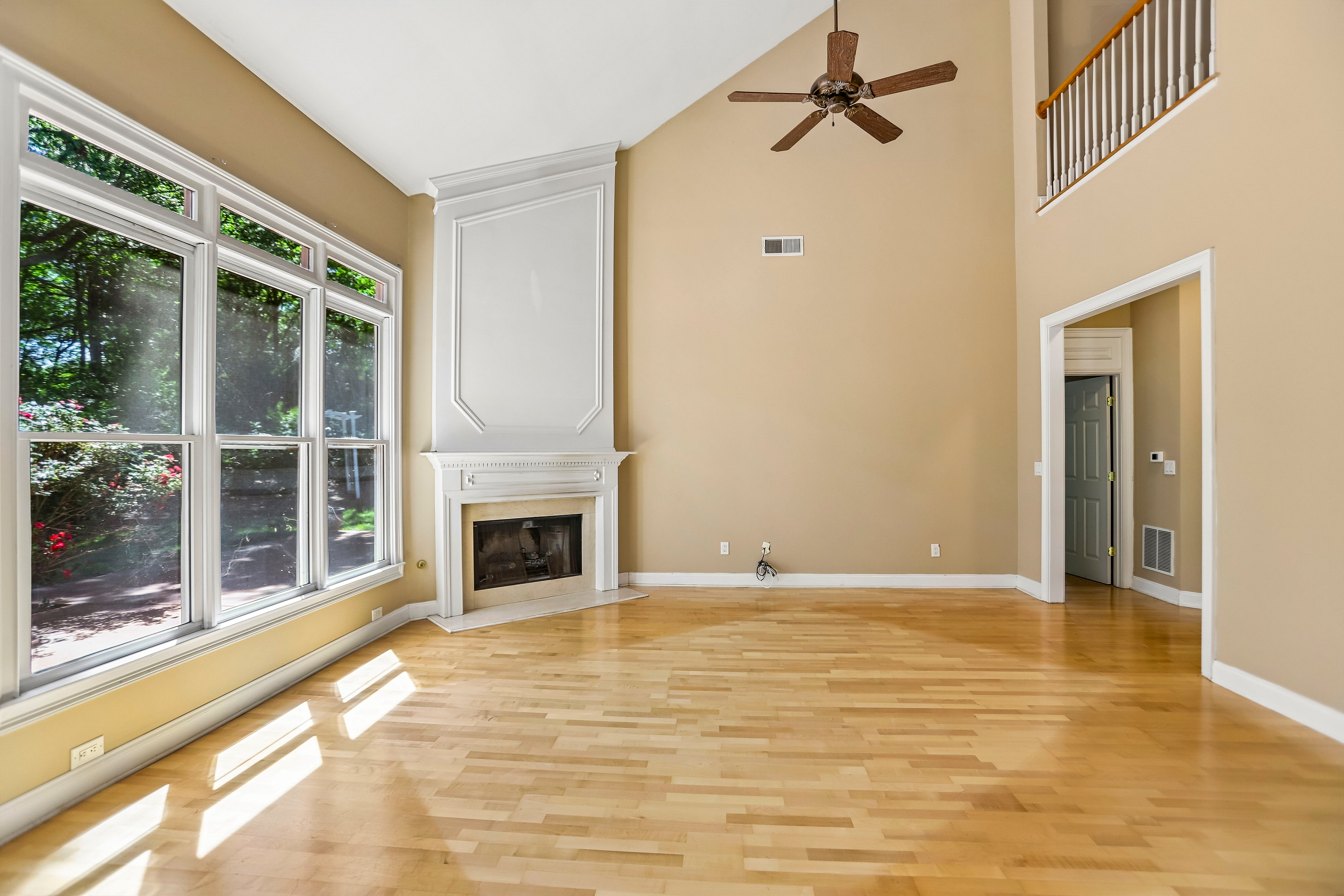 Photo 3 of 38 of 3054 Montclair Cir SE, Smyrna, GA