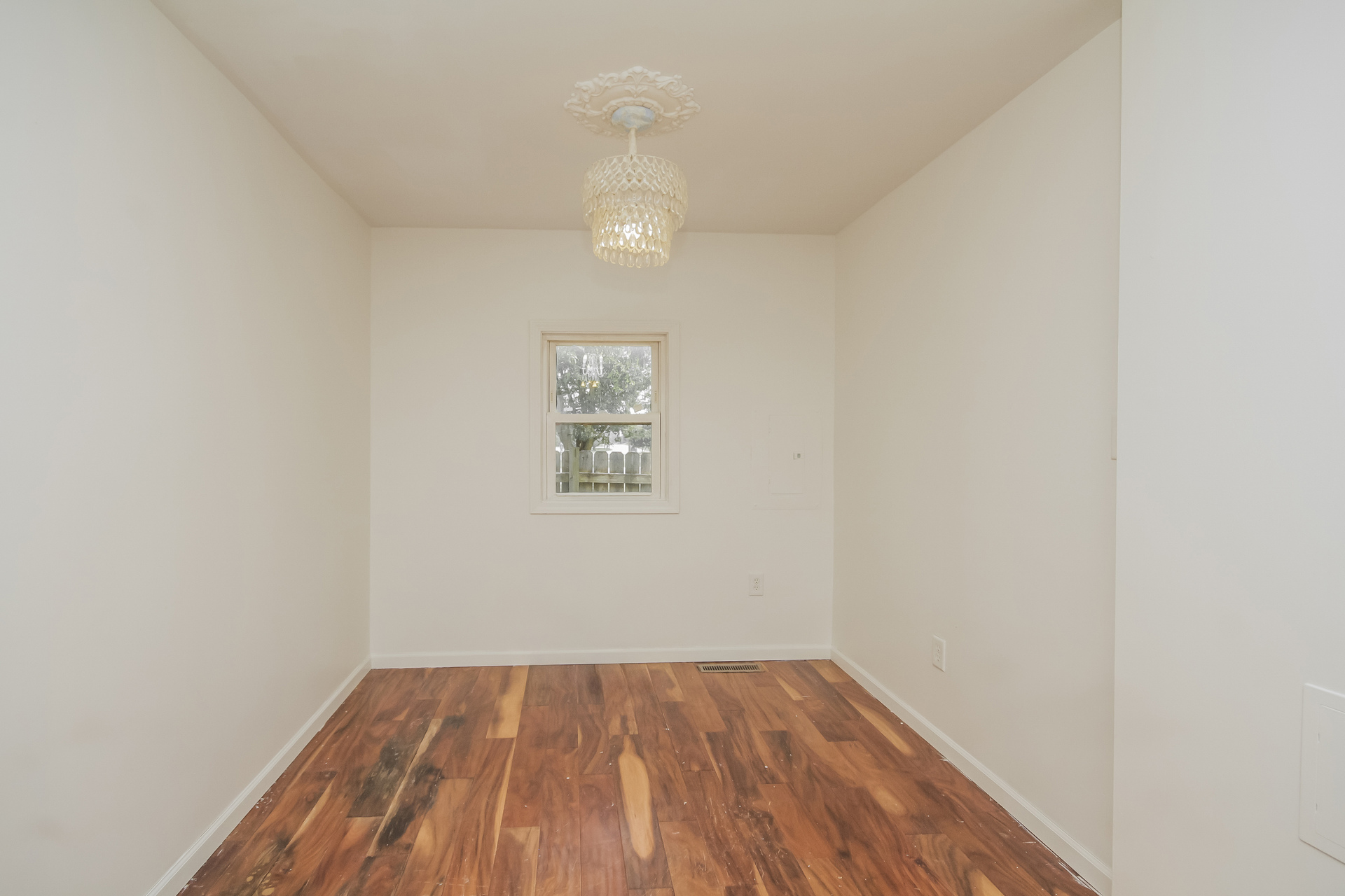 Photo 9 of 22 of 1107 E Joliet St, Crown Point, IN